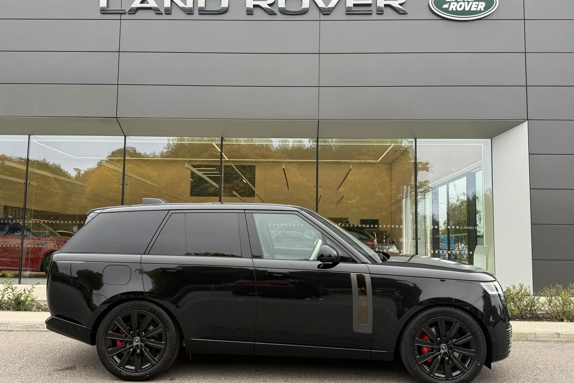 LAND ROVER RANGE ROVER thumbnail image number 2