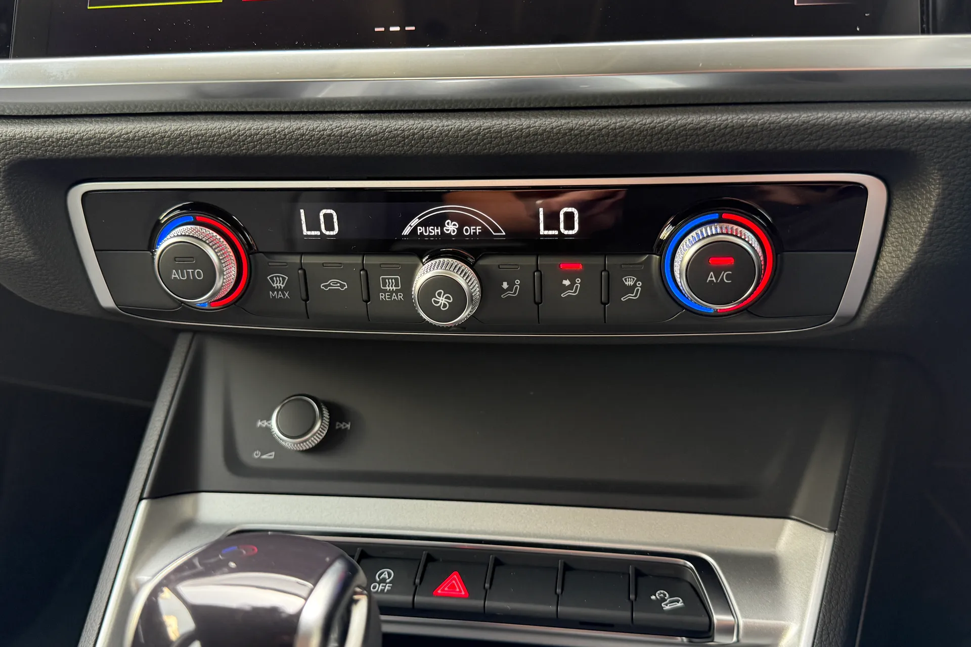 Audi Q3 thumbnail image number 18