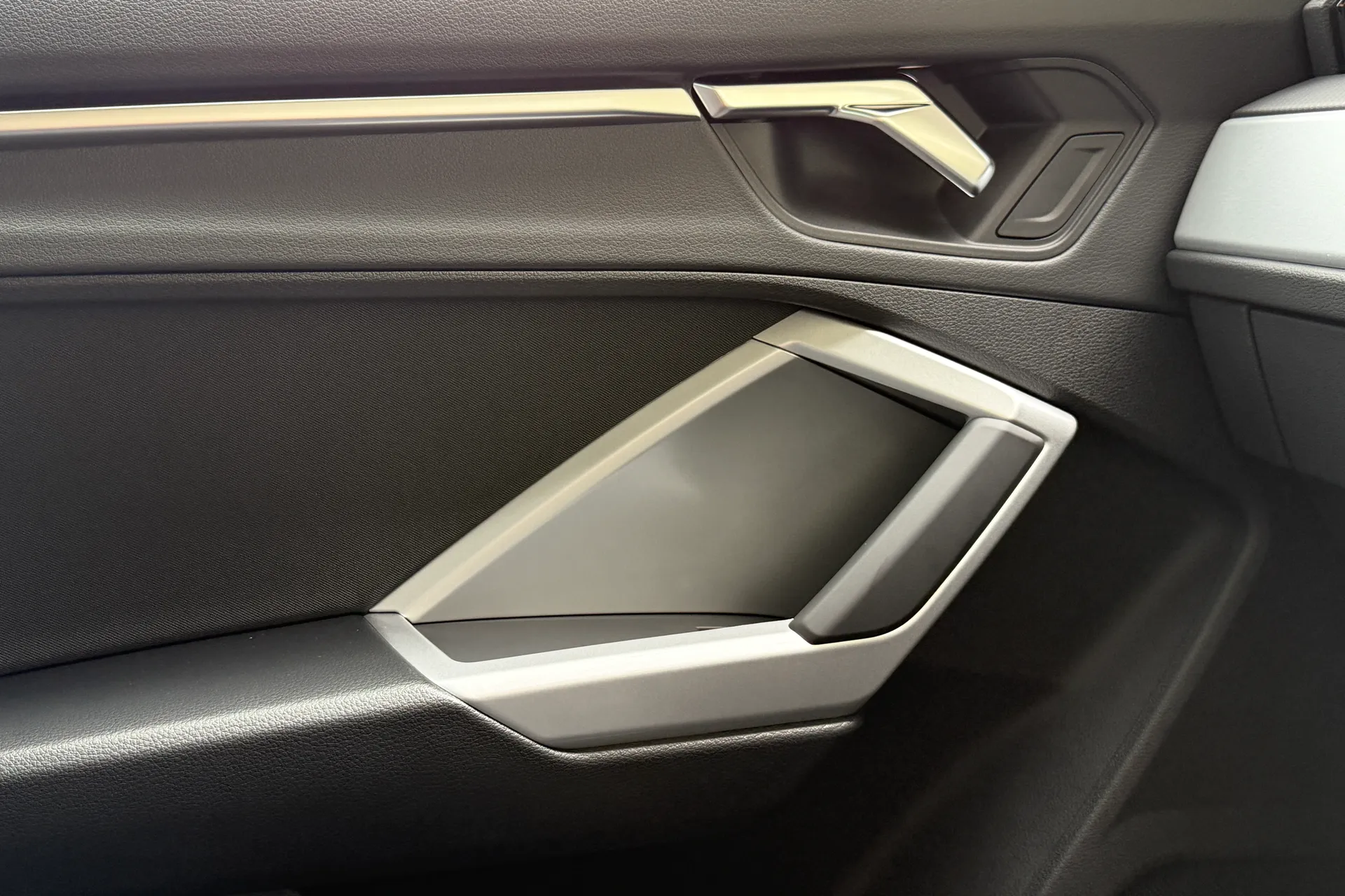 Audi Q3 thumbnail image number 25