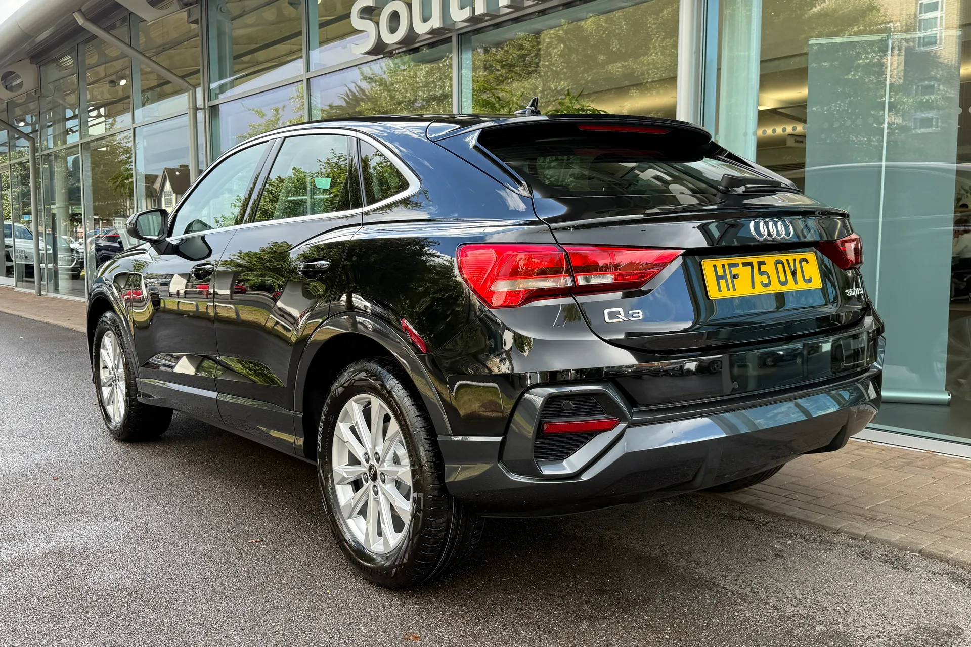 Audi Q3 thumbnail image number 7