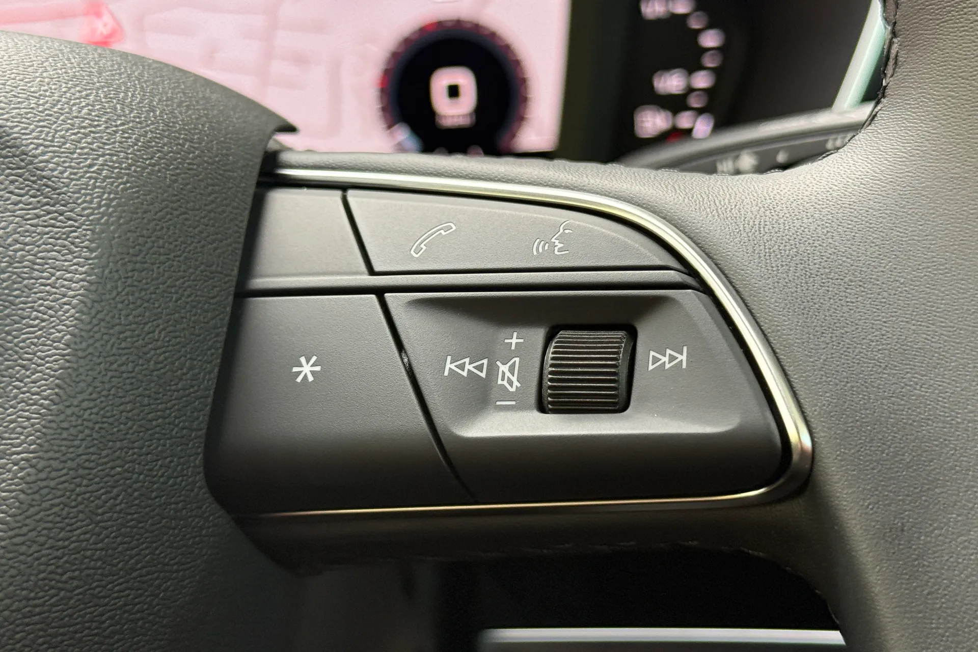 Audi Q3 thumbnail image number 11