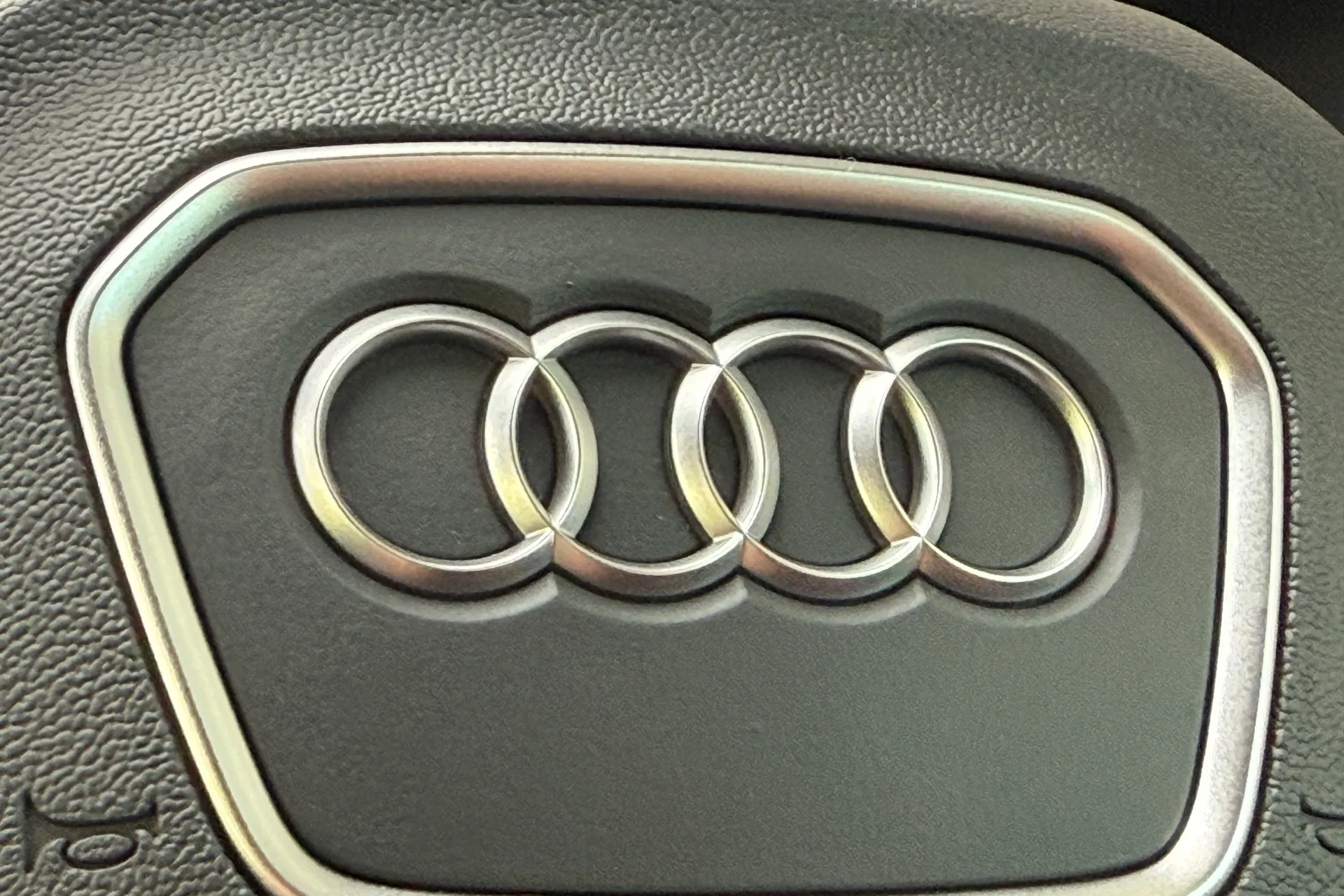 Audi Q3 thumbnail image number 12