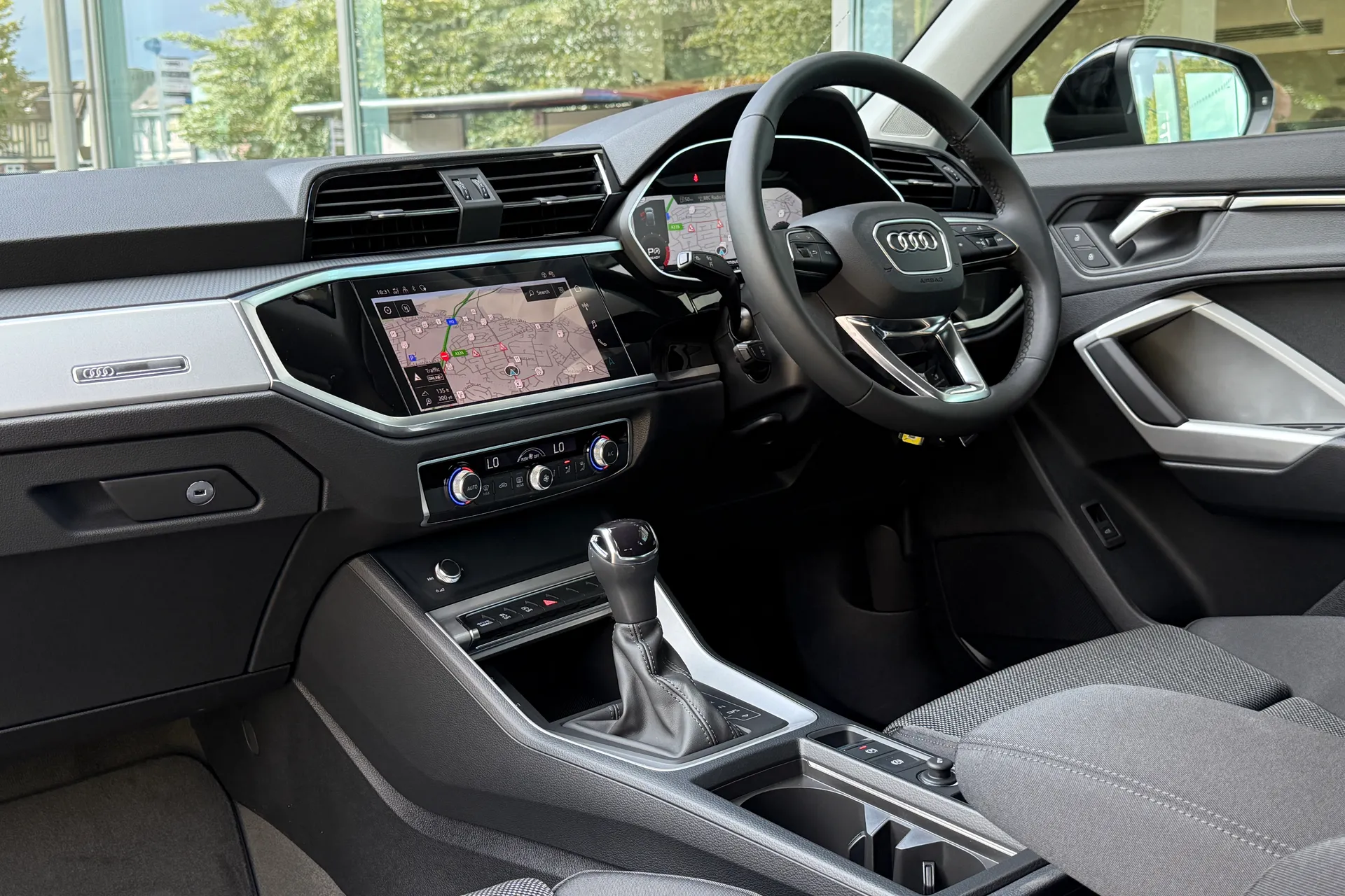 Audi Q3 thumbnail image number 37