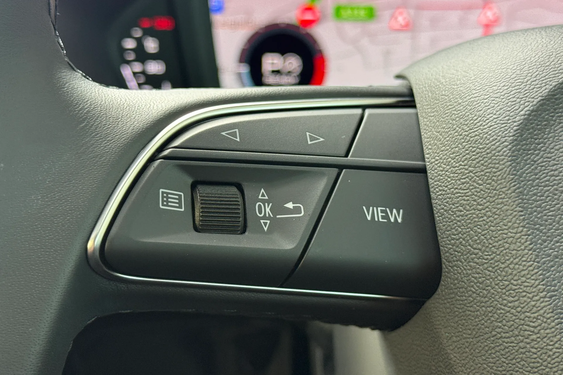 Audi Q3 thumbnail image number 10