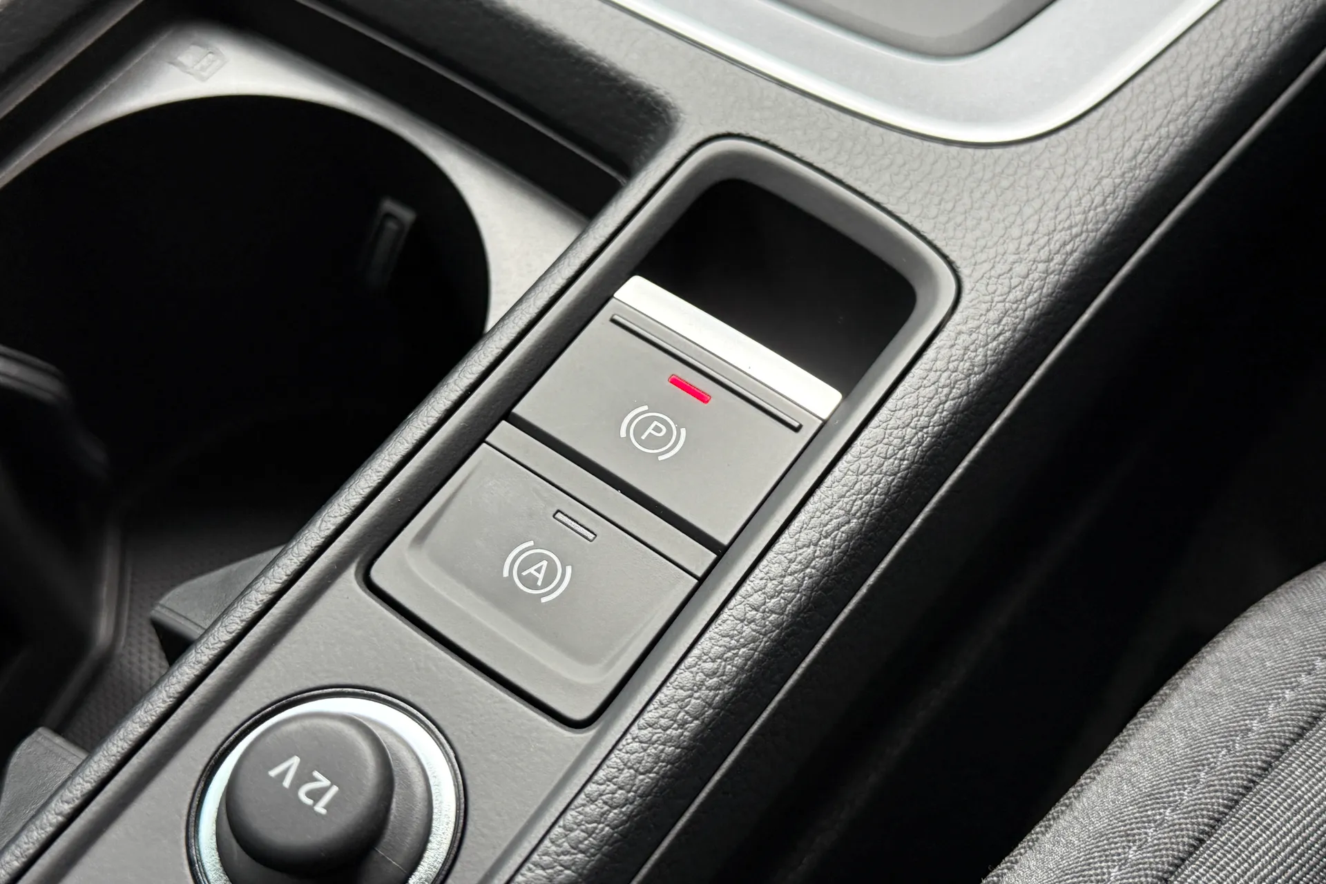 Audi Q3 thumbnail image number 21