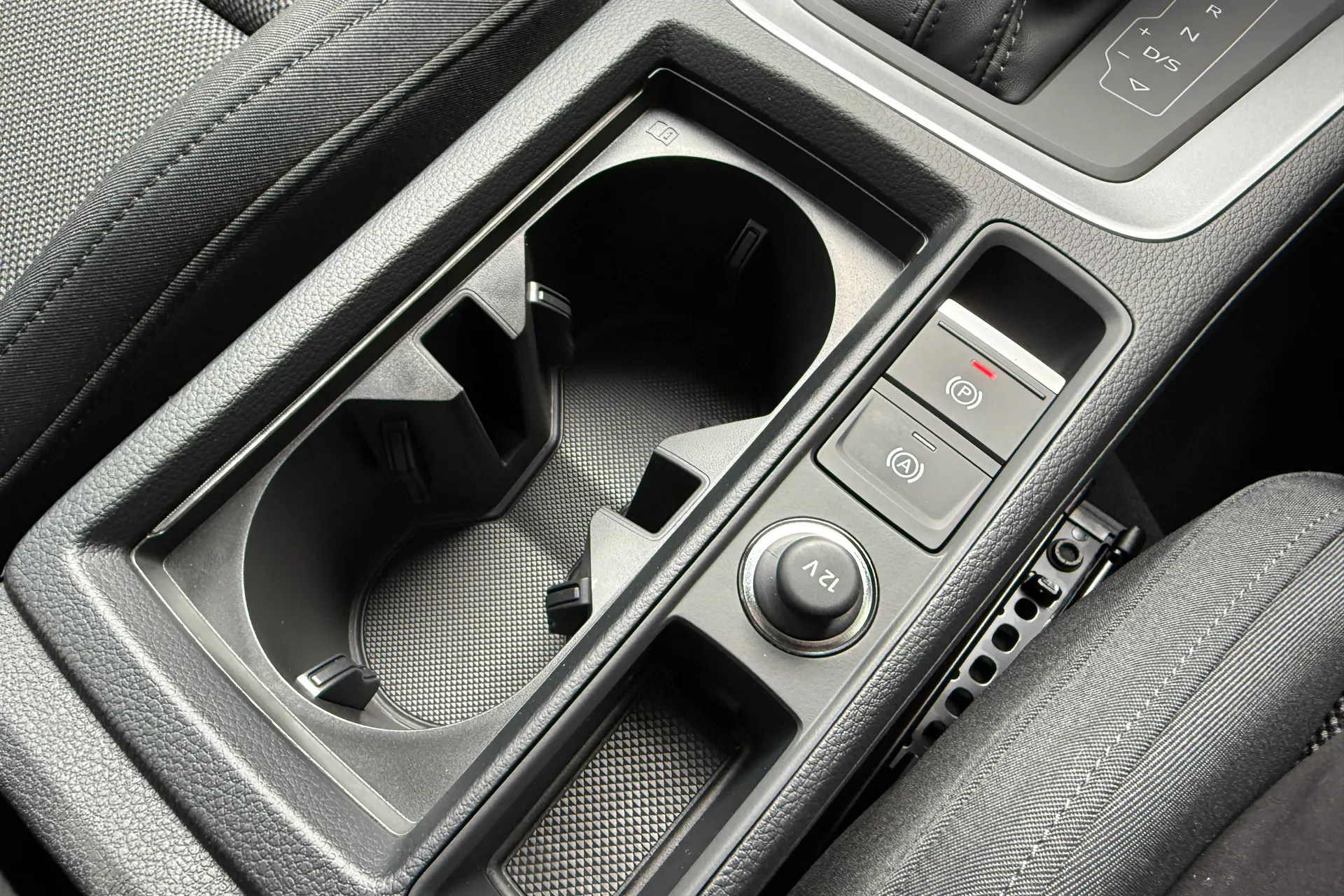 Audi Q3 thumbnail image number 22