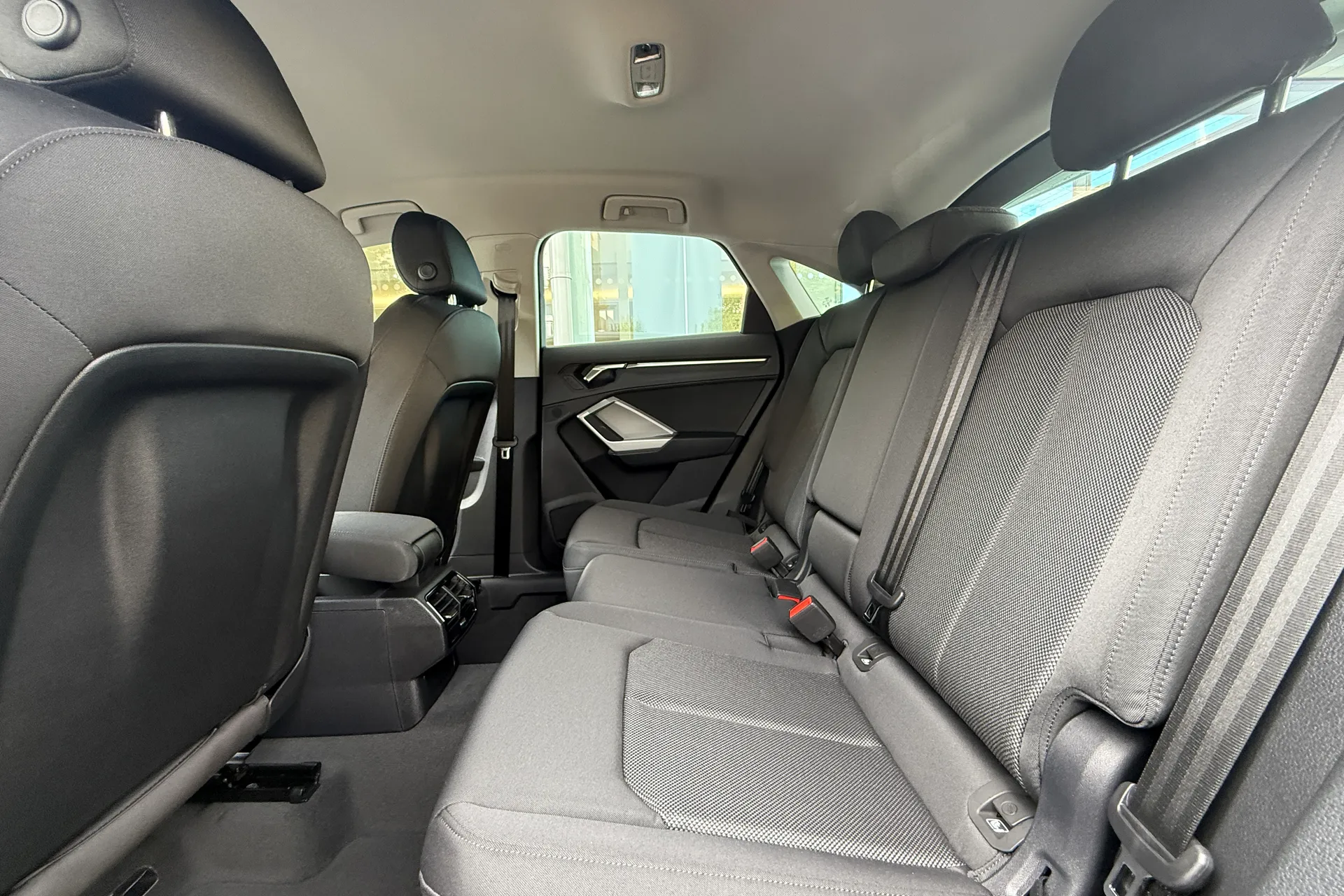 Audi Q3 thumbnail image number 31