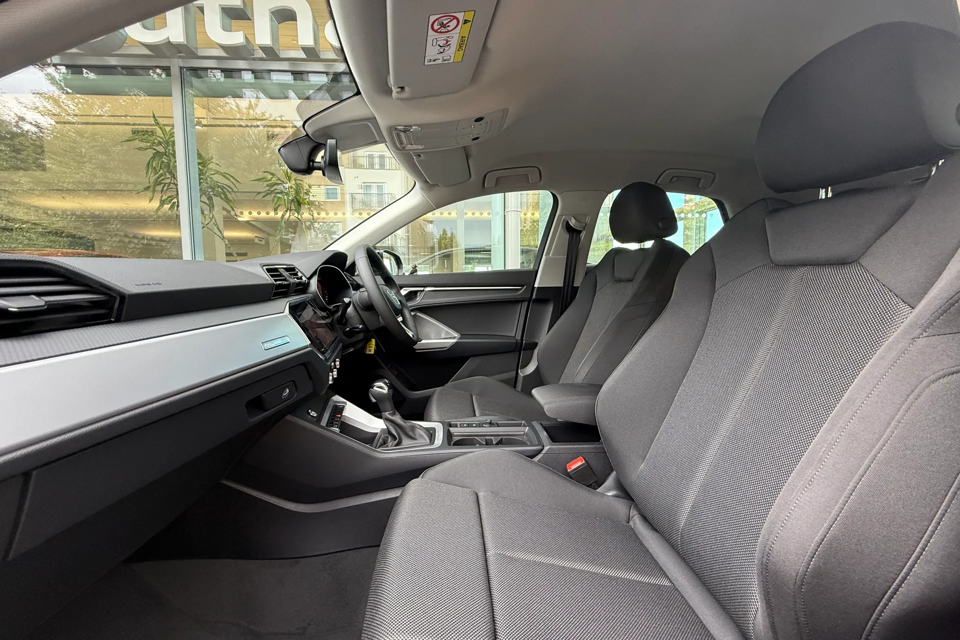 Audi Q3 thumbnail image number 32