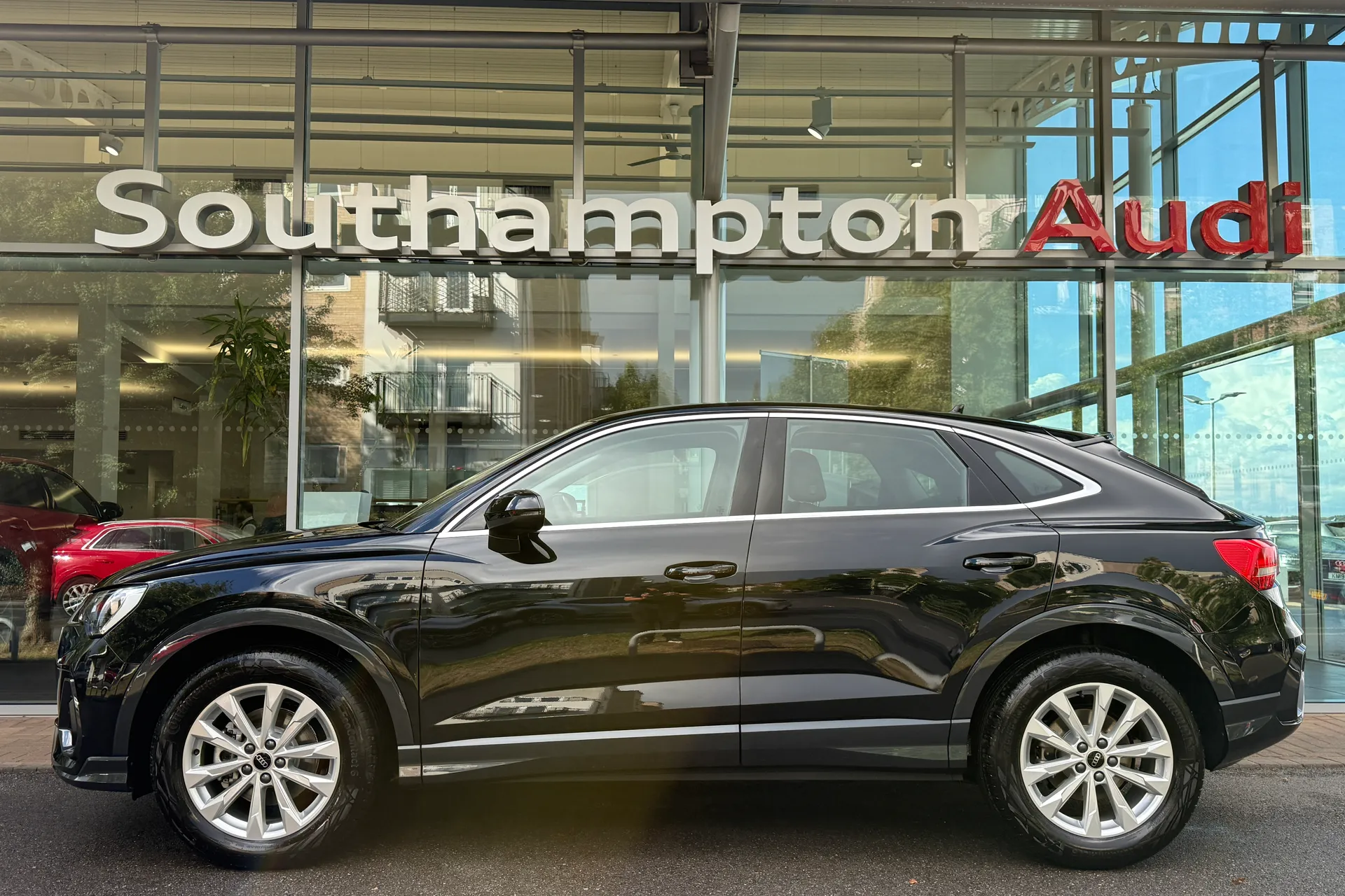 Audi Q3 thumbnail image number 51