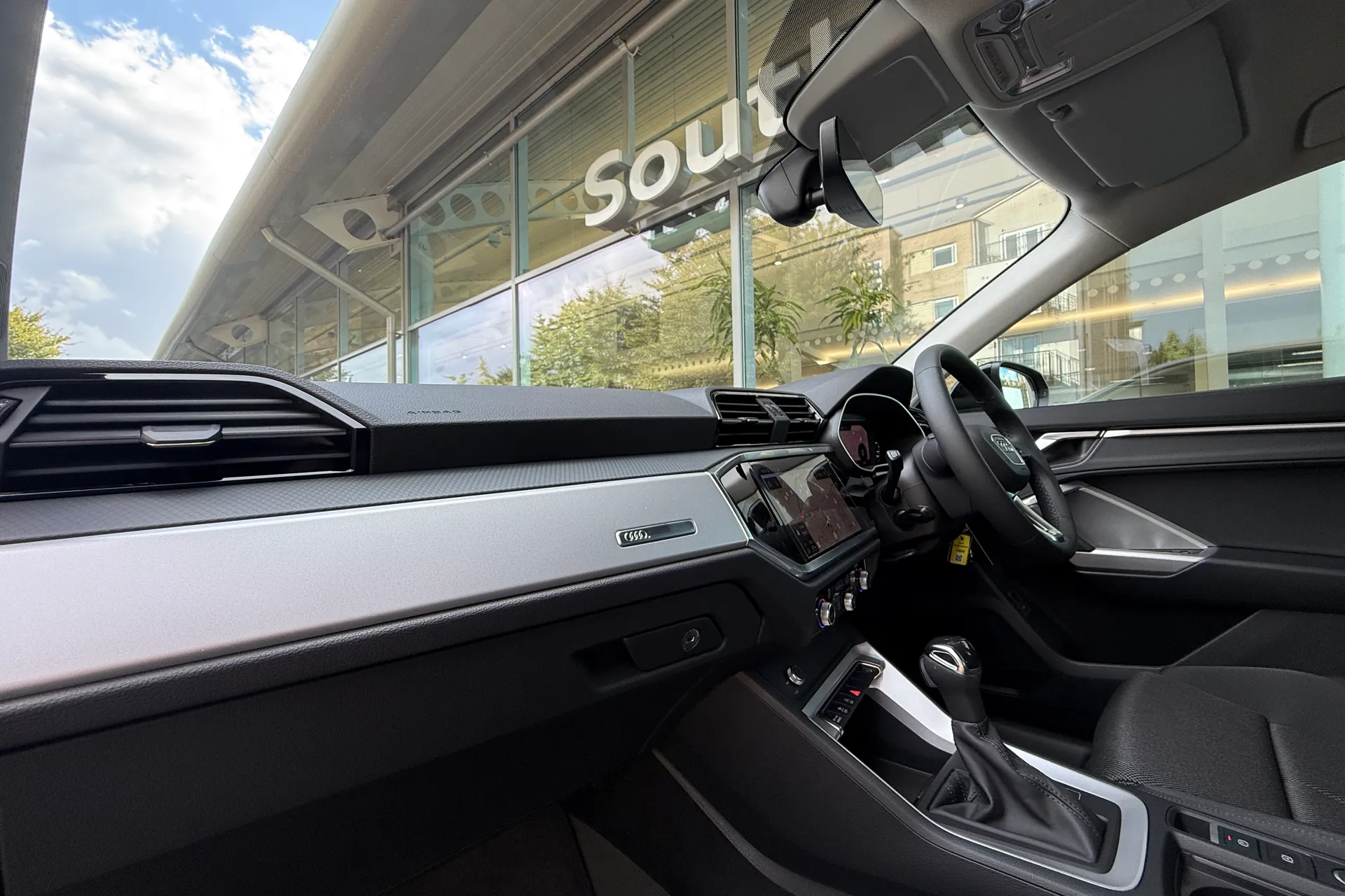 Audi Q3 thumbnail image number 6