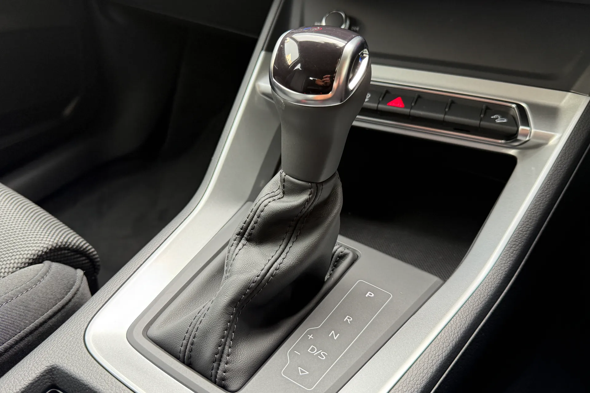 Audi Q3 thumbnail image number 20