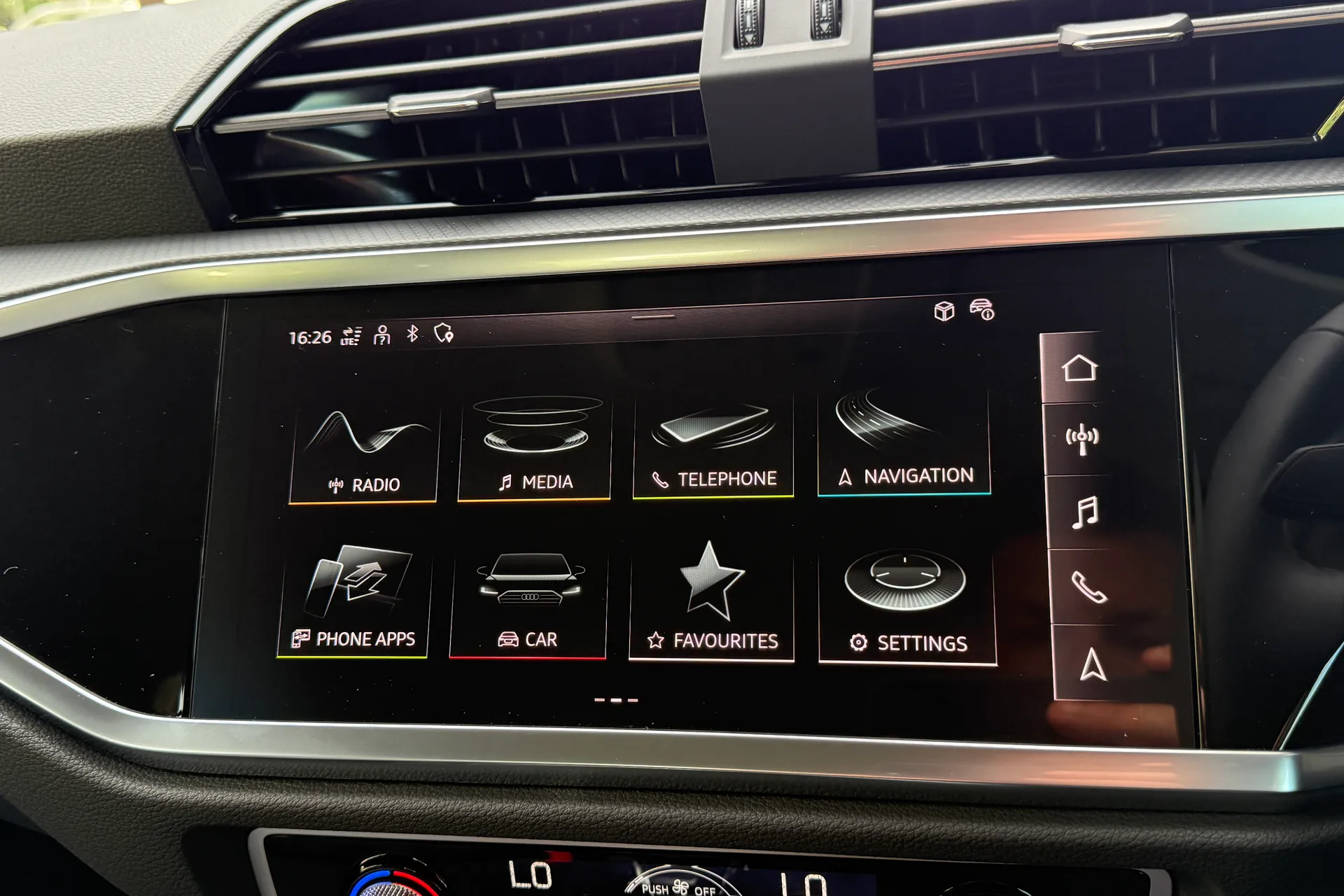 Audi Q3 thumbnail image number 17