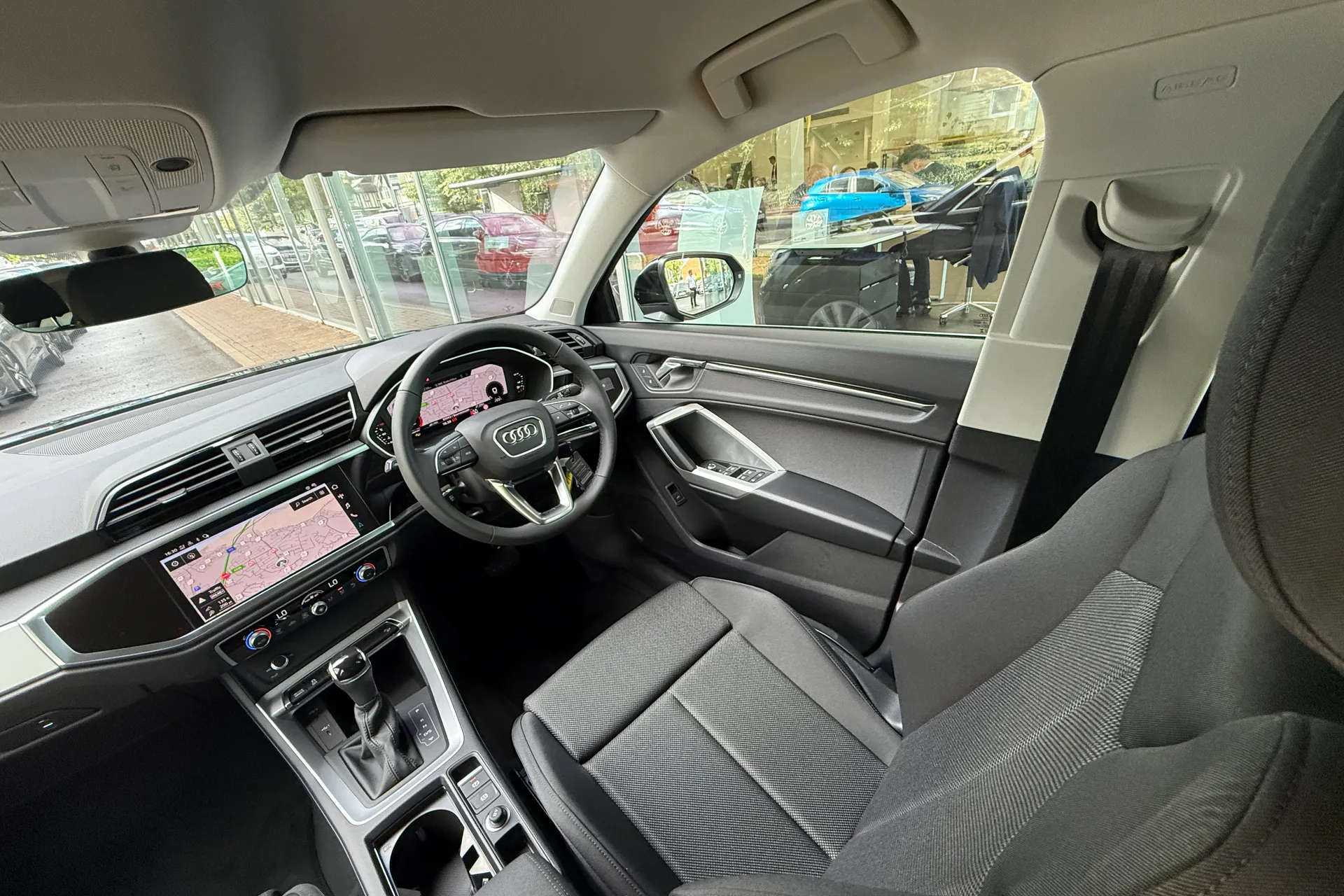 Audi Q3 thumbnail image number 35