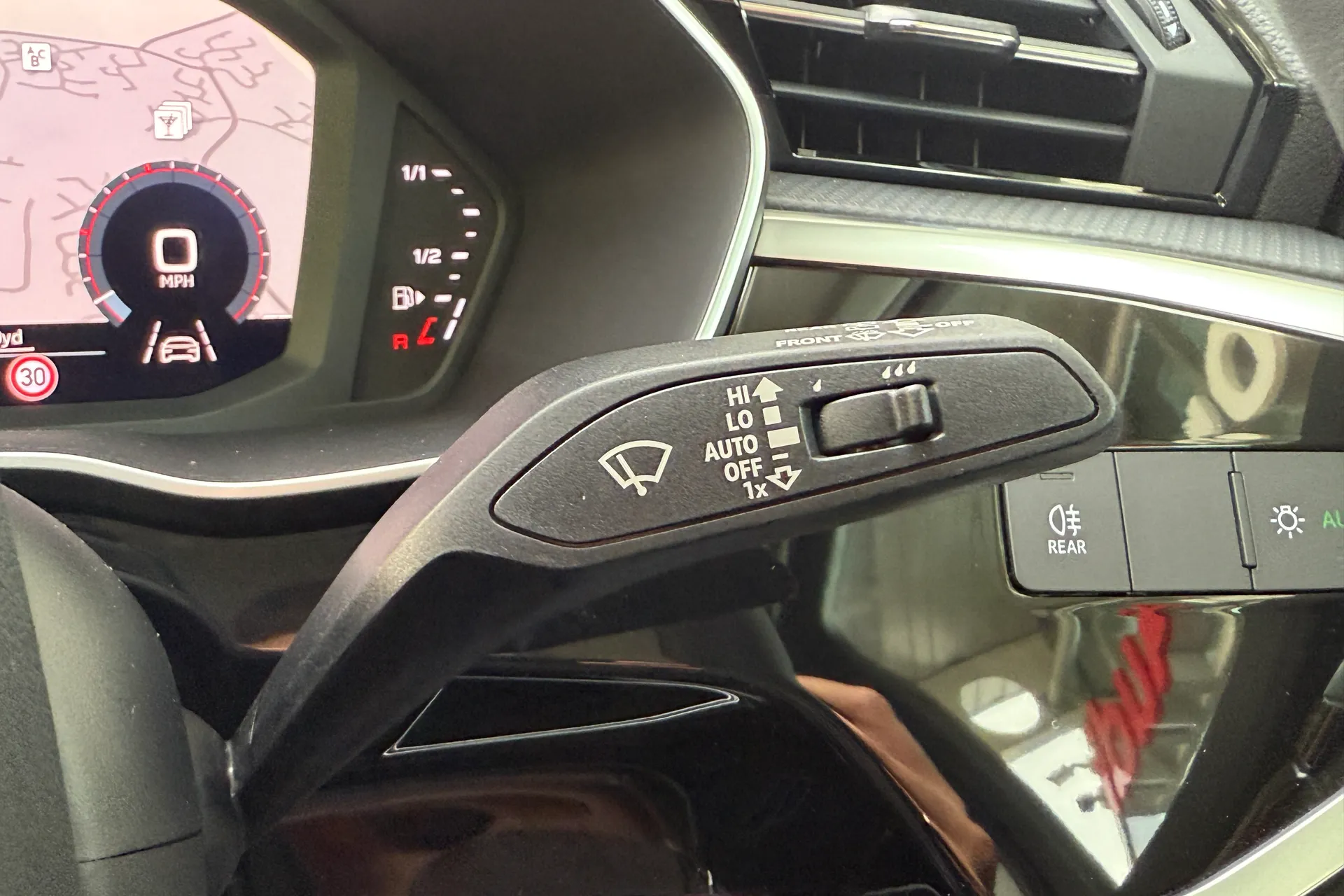 Audi Q3 thumbnail image number 14