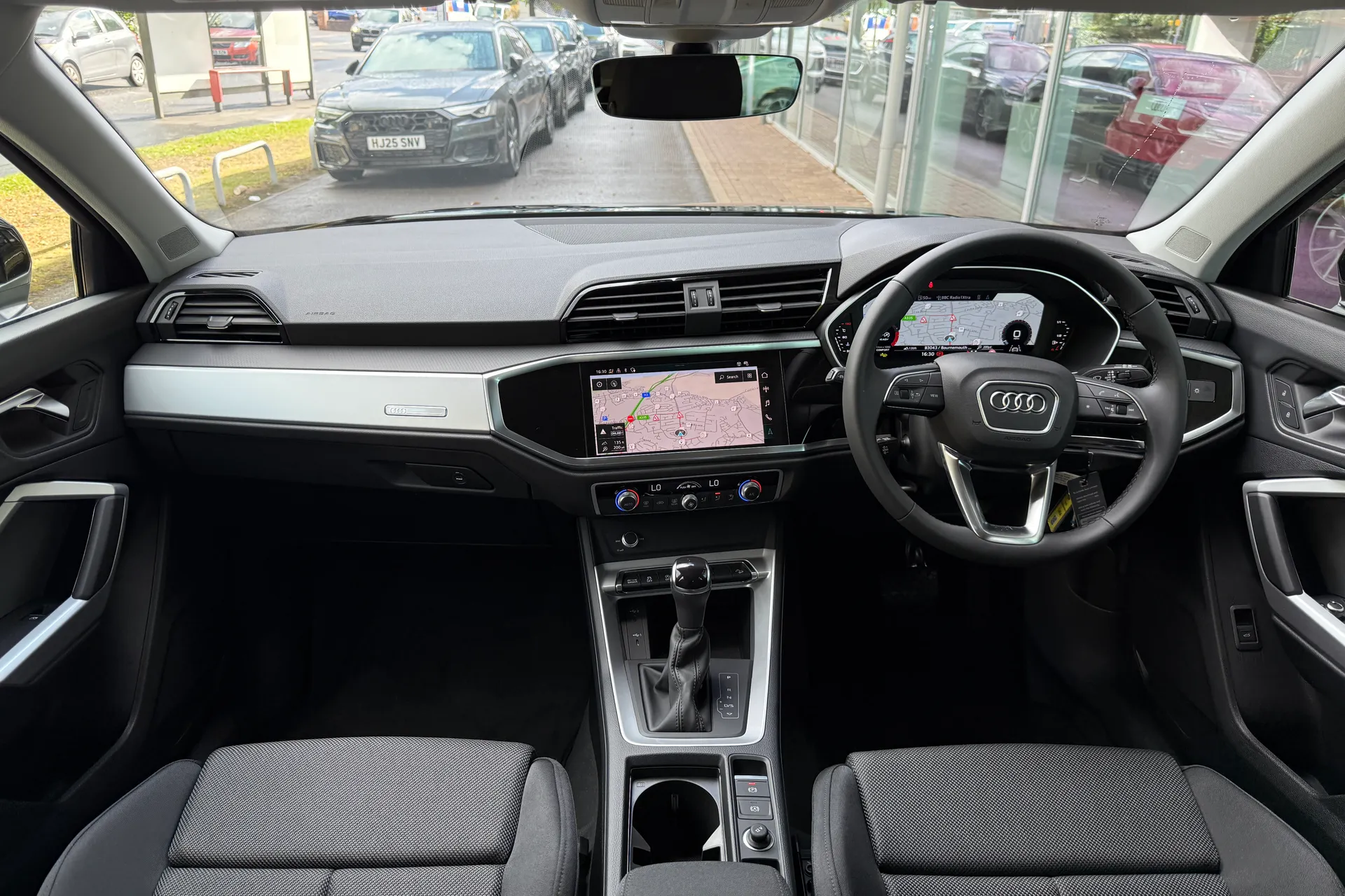 Audi Q3 thumbnail image number 3