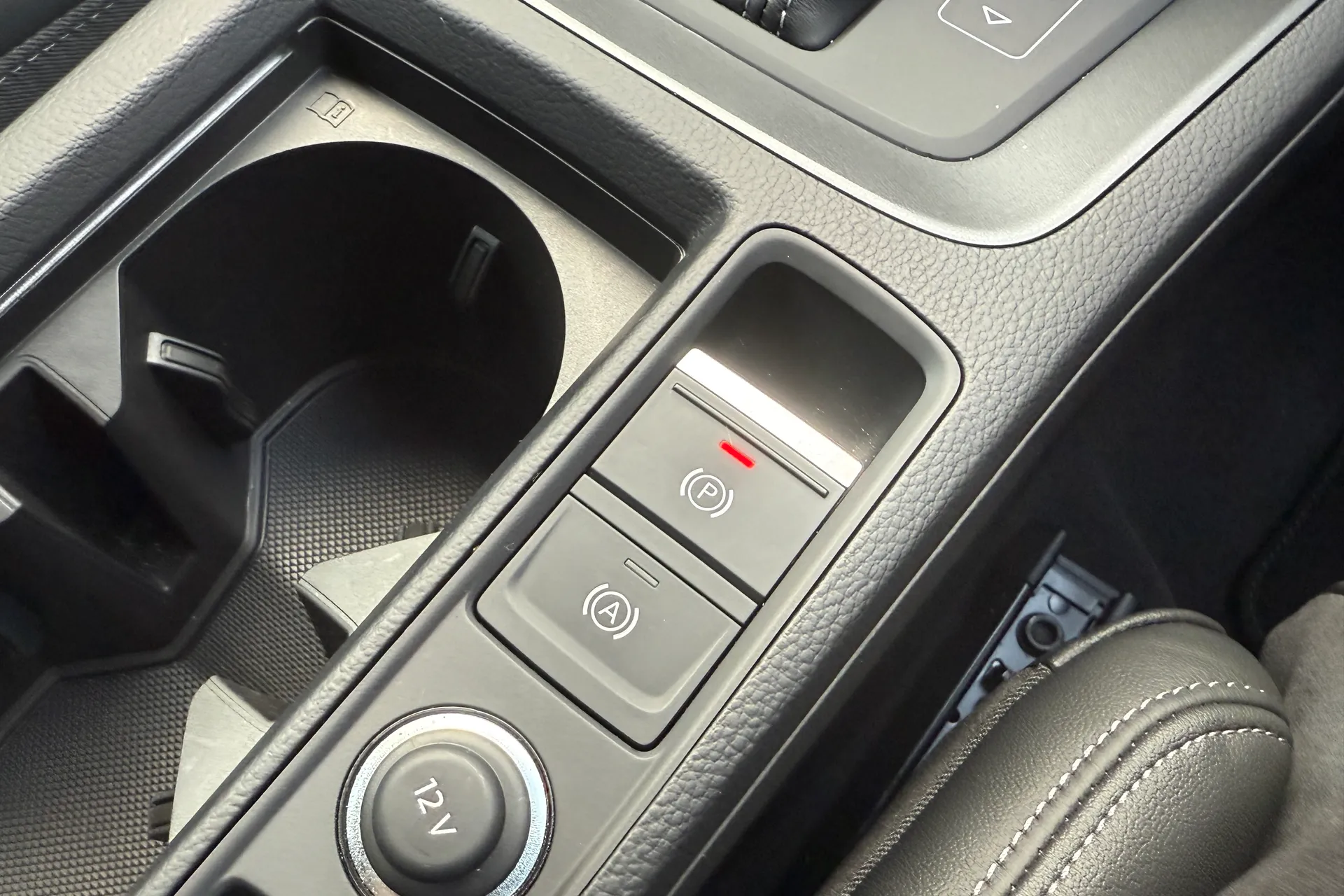 Audi Q3 thumbnail image number 25