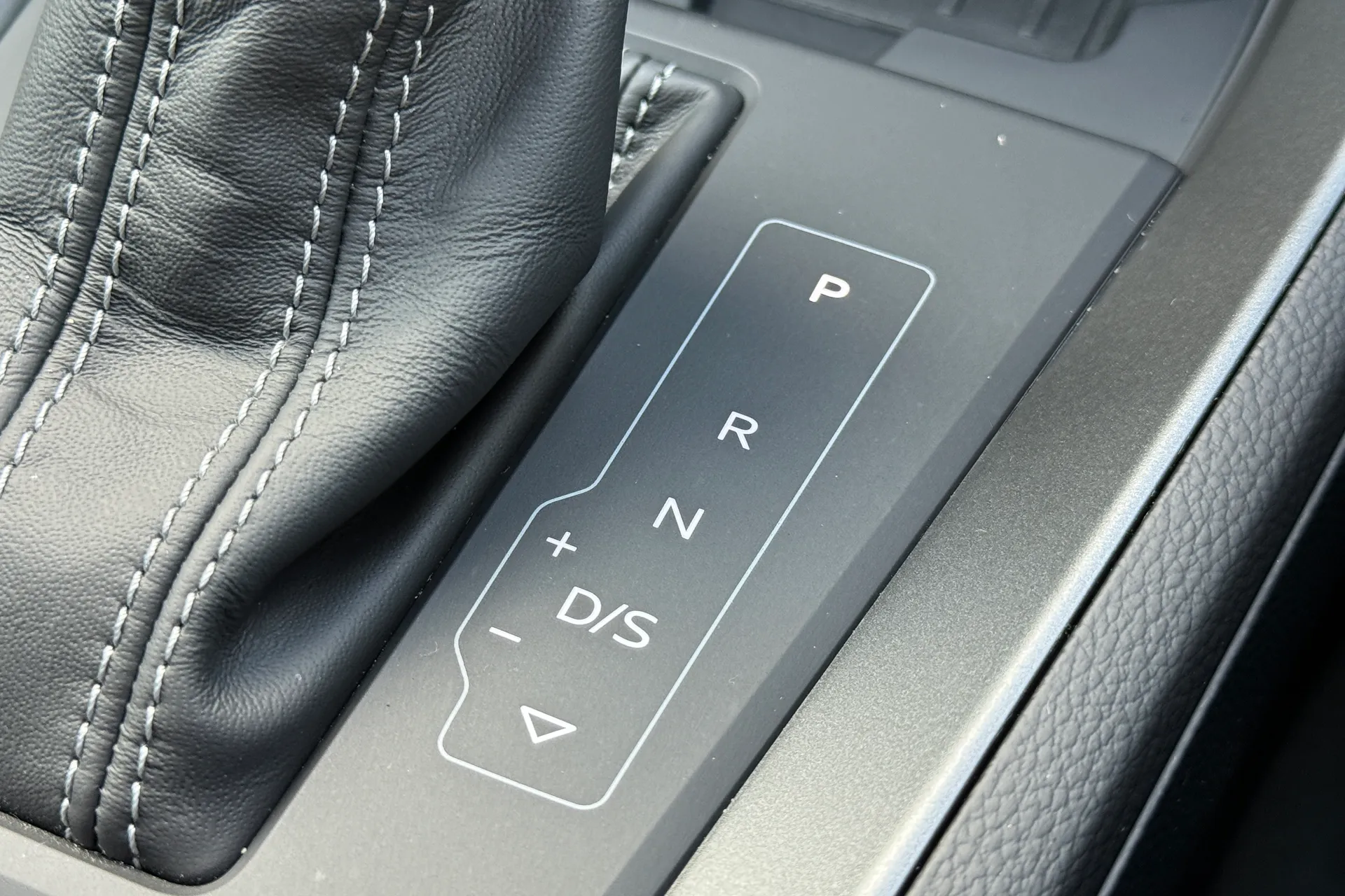 Audi Q3 thumbnail image number 23