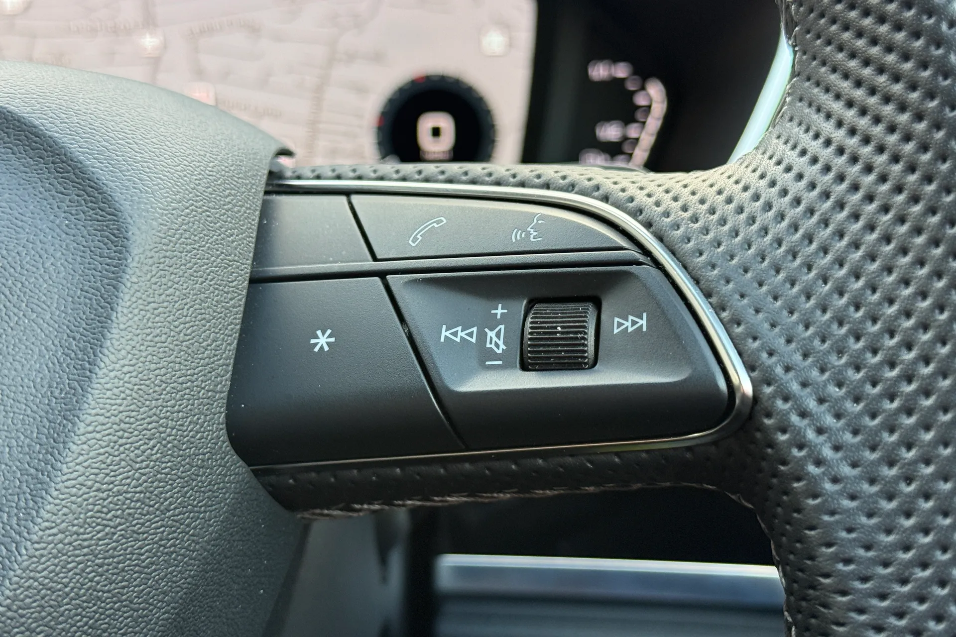 Audi Q3 thumbnail image number 14