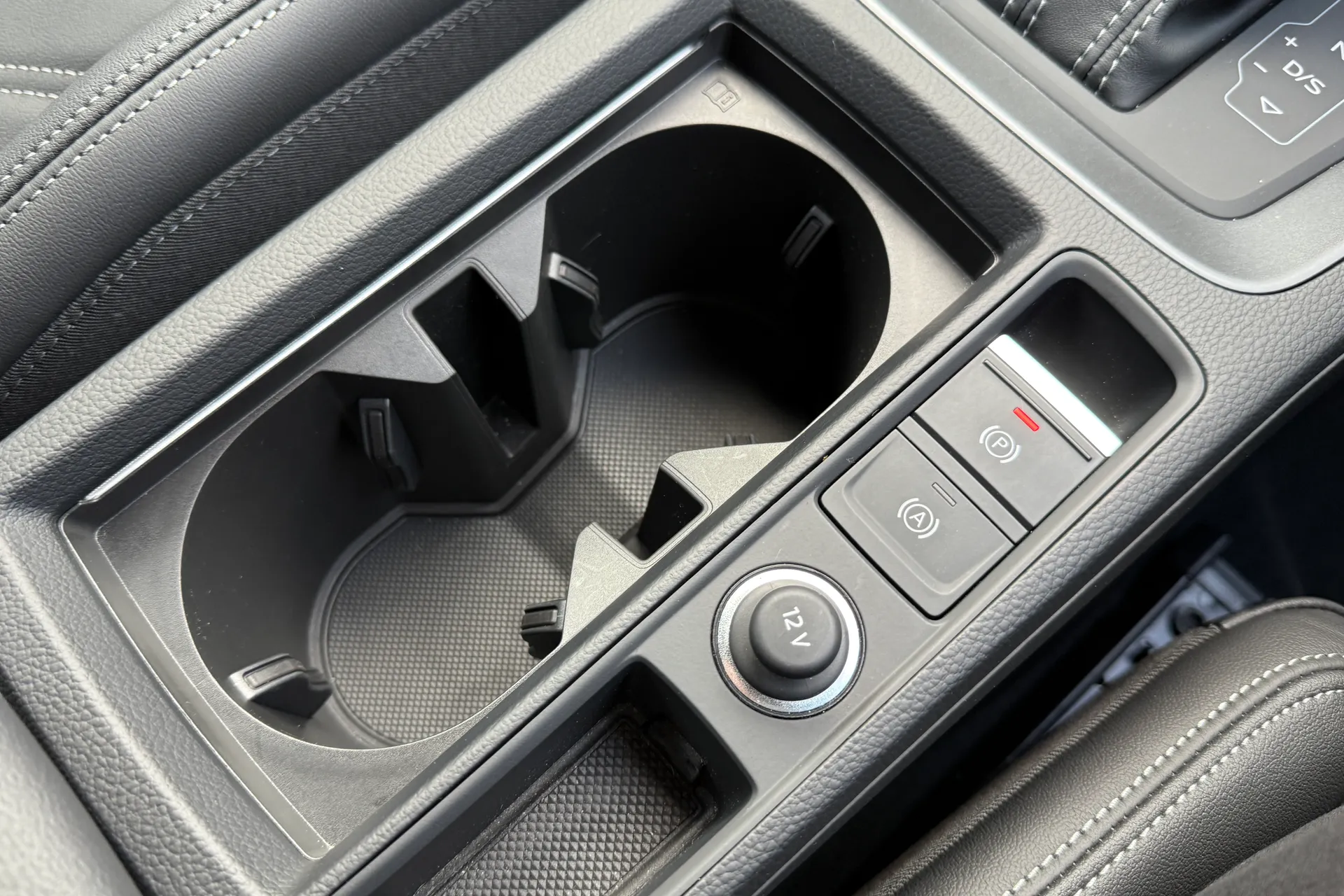 Audi Q3 thumbnail image number 26