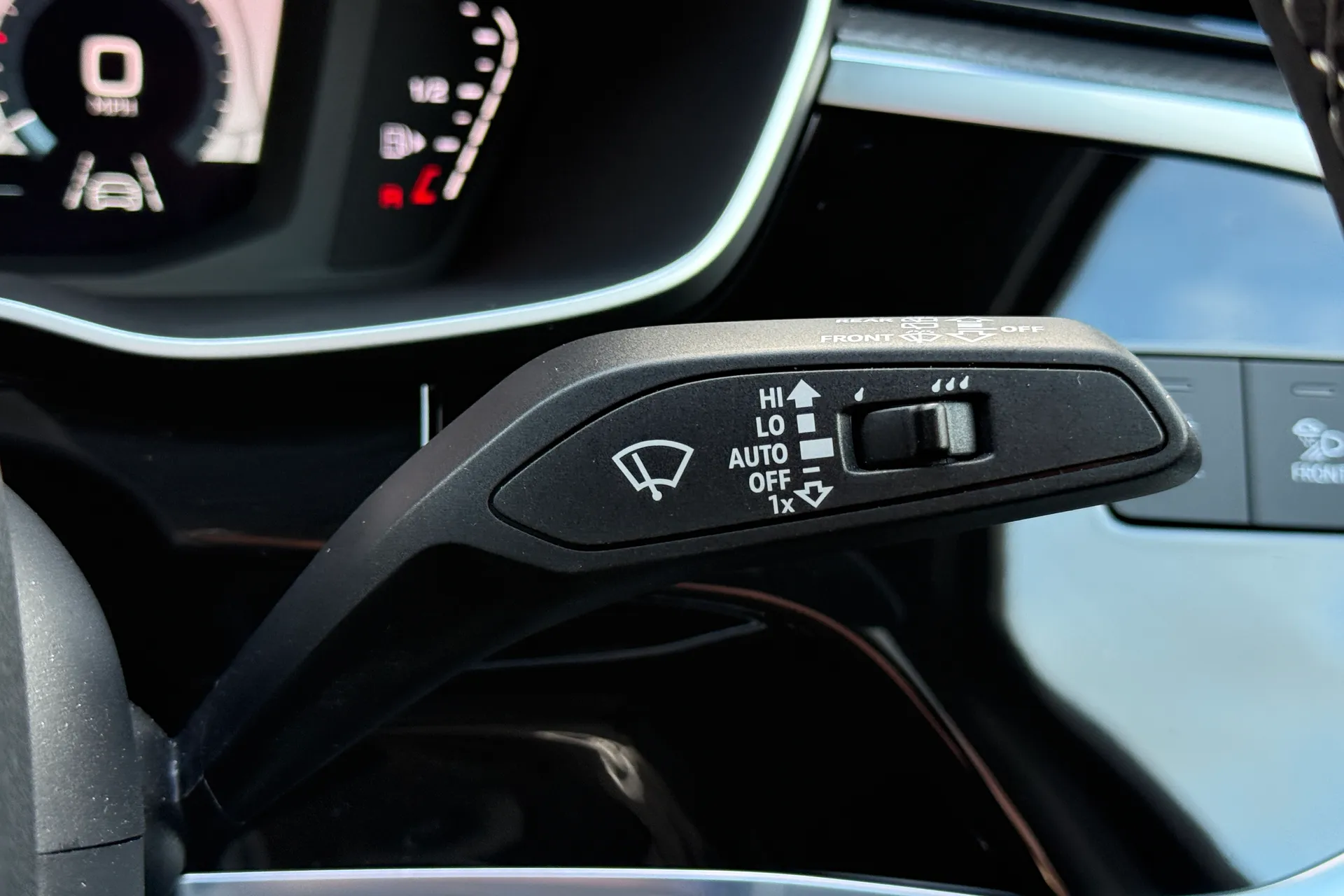 Audi Q3 thumbnail image number 17