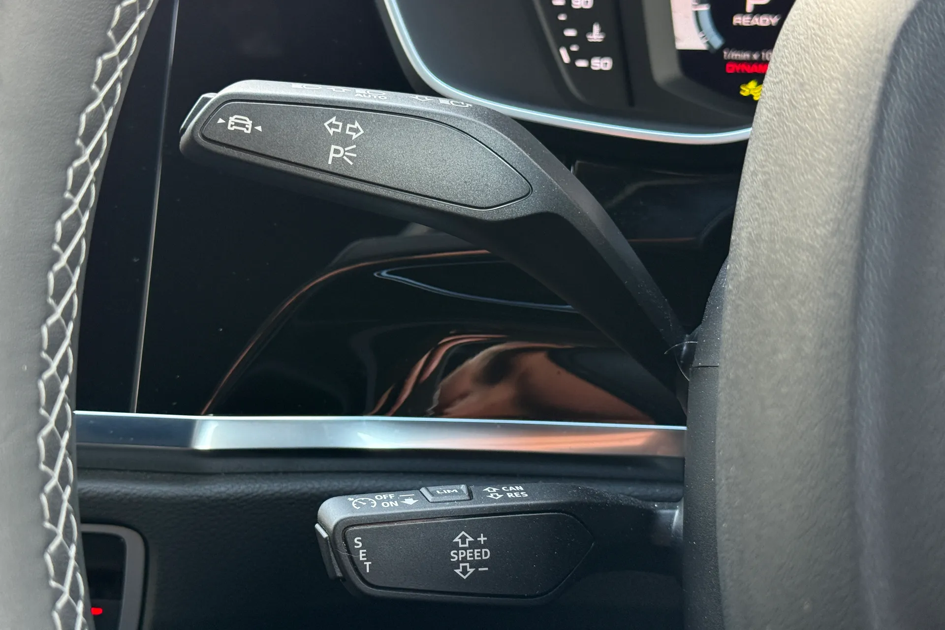 Audi Q3 thumbnail image number 16