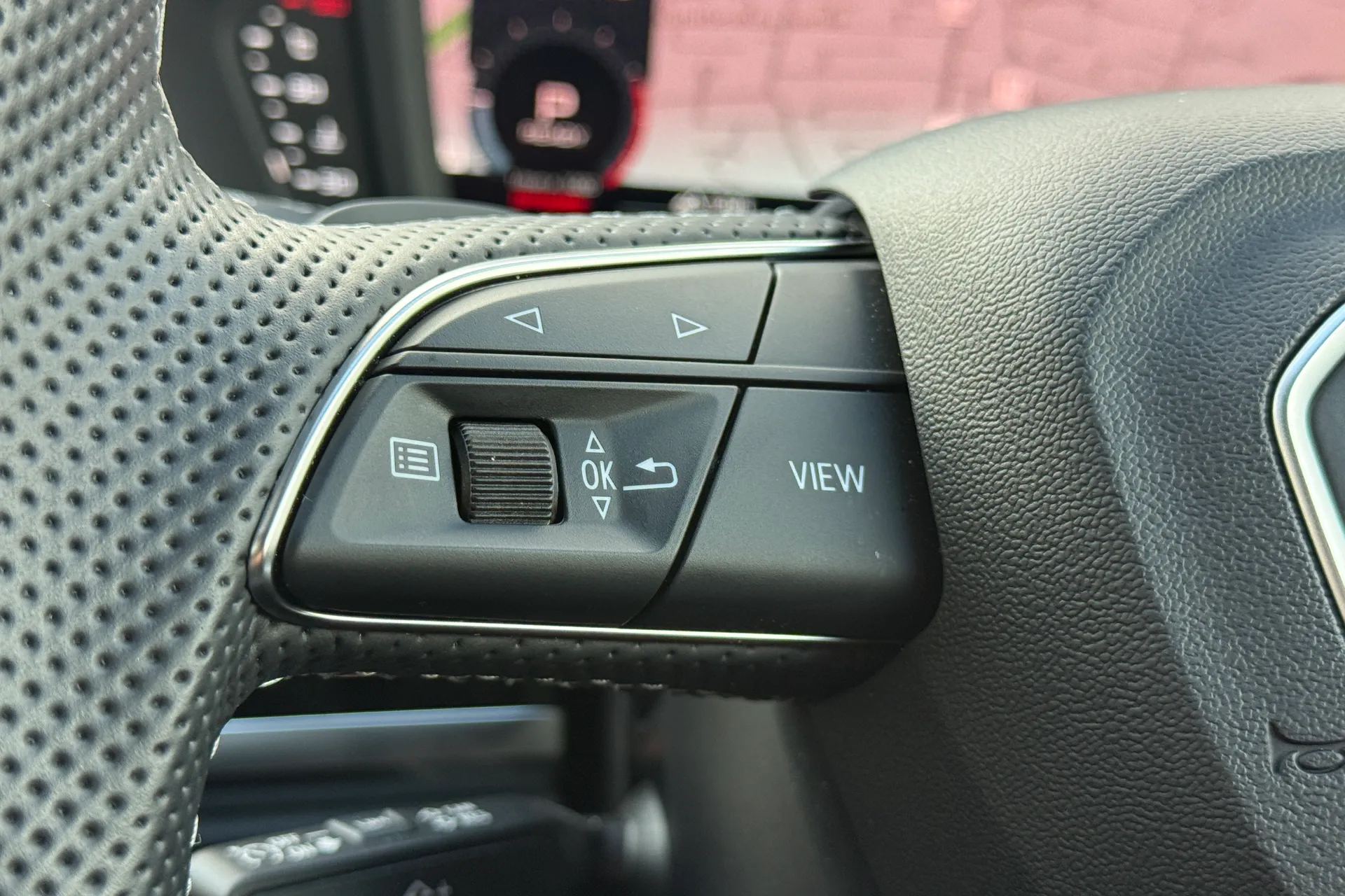 Audi Q3 thumbnail image number 13