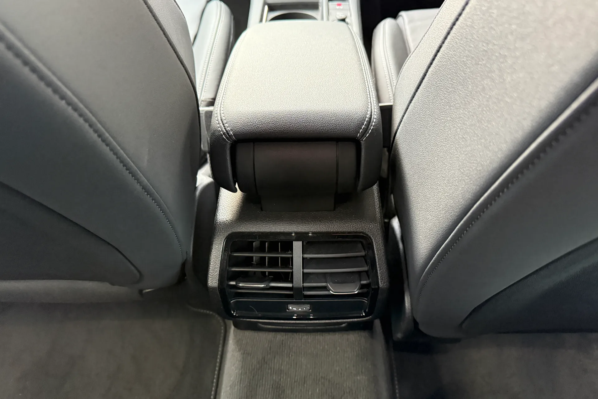 Audi Q3 thumbnail image number 40