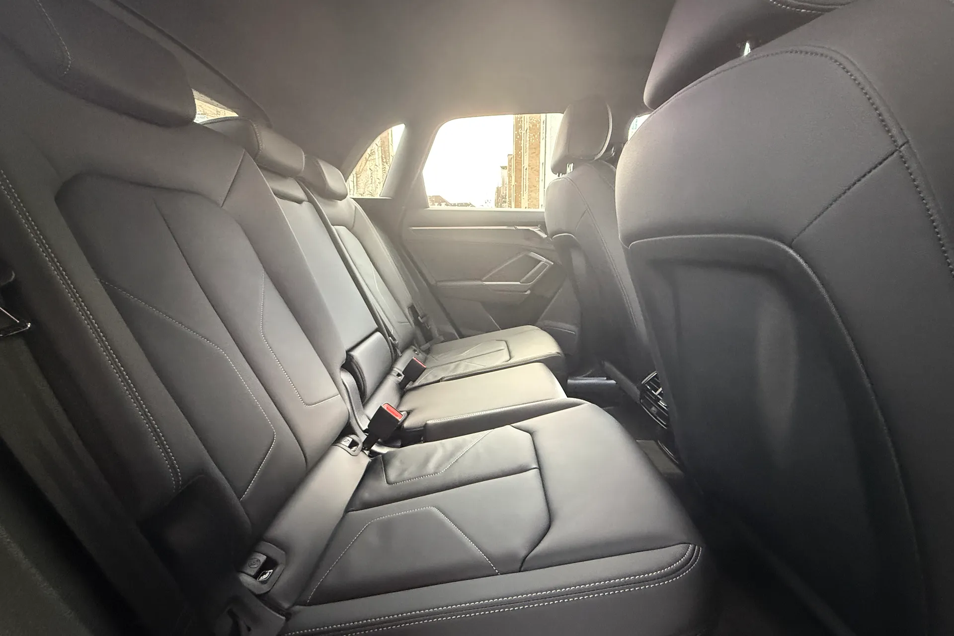 Audi Q3 thumbnail image number 38