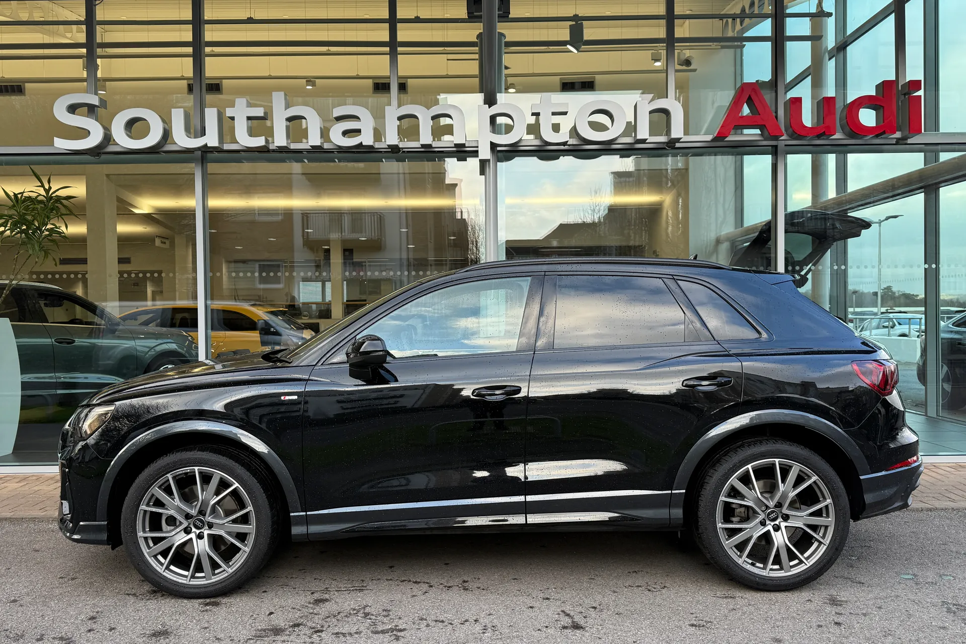 Audi Q3 thumbnail image number 57