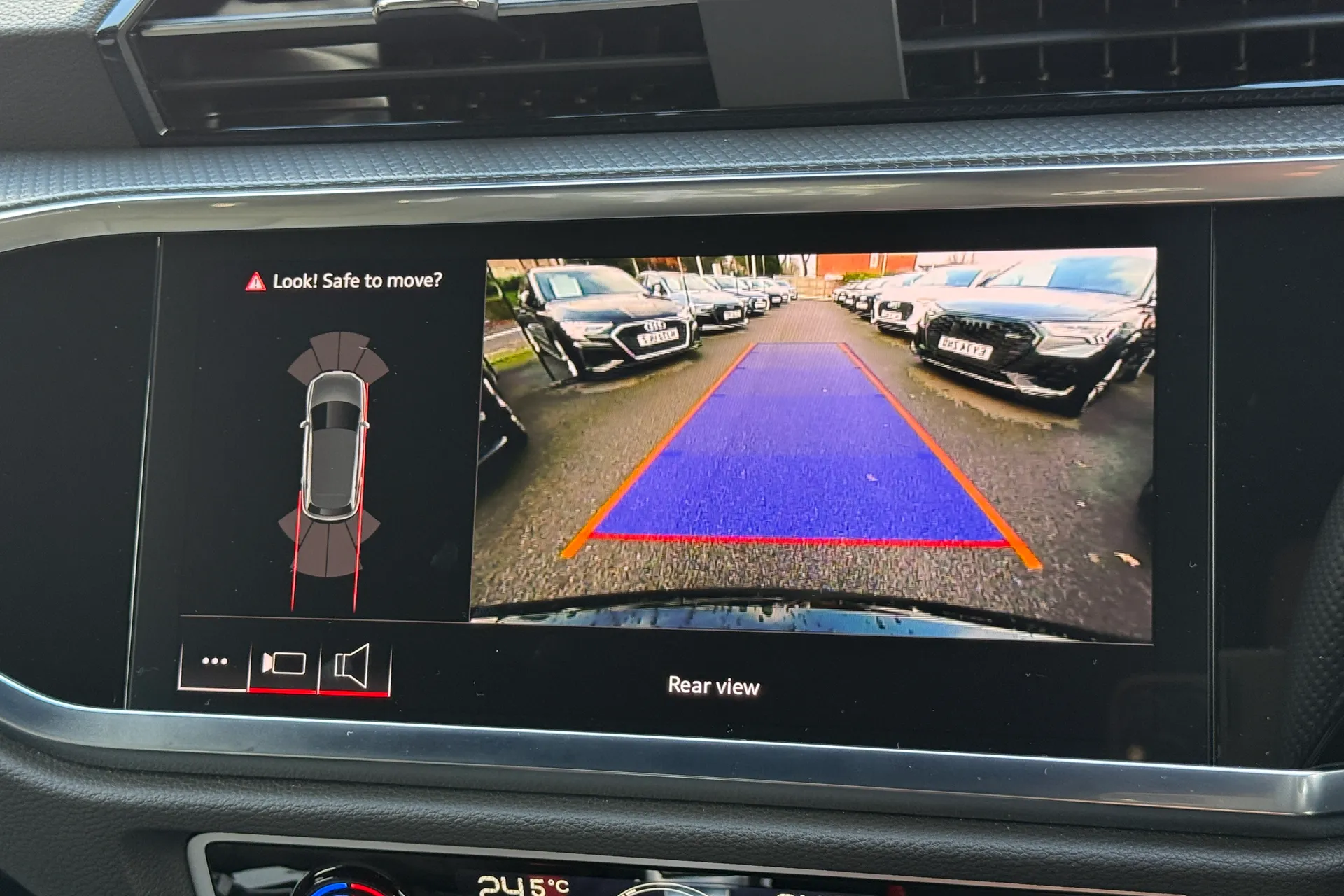 Audi Q3 thumbnail image number 5