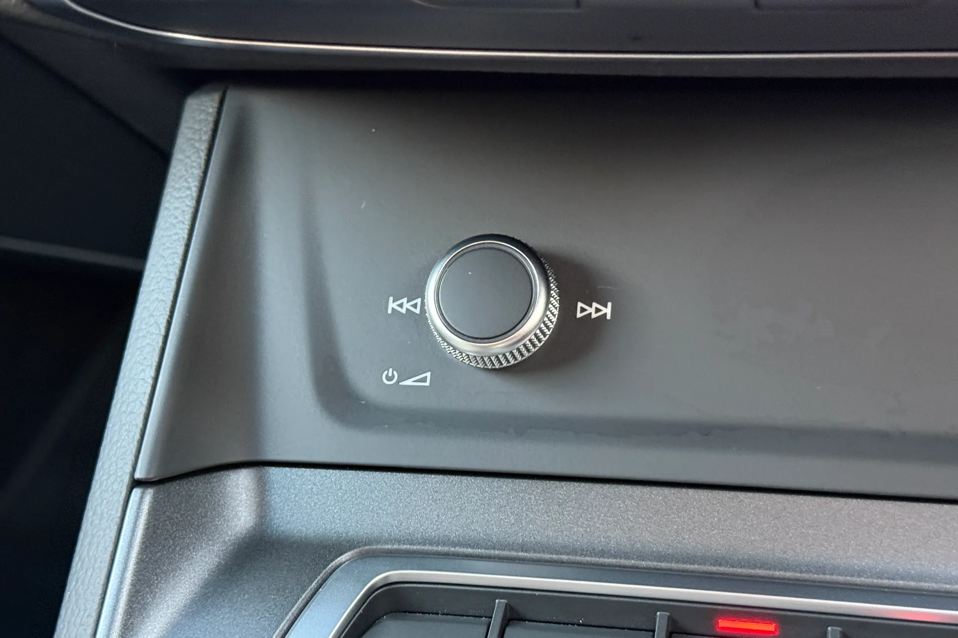 Audi Q3 thumbnail image number 20