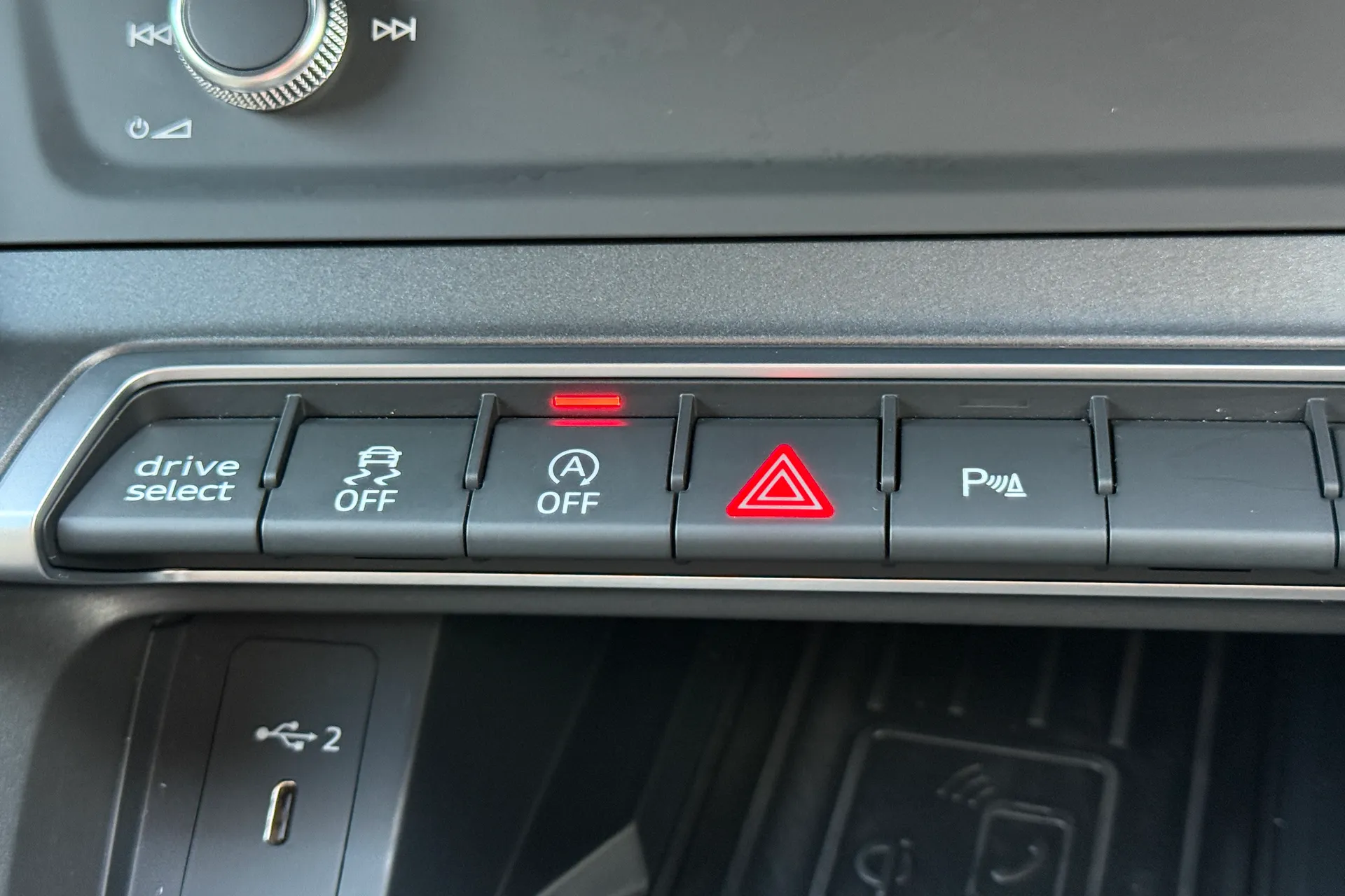 Audi Q3 thumbnail image number 21