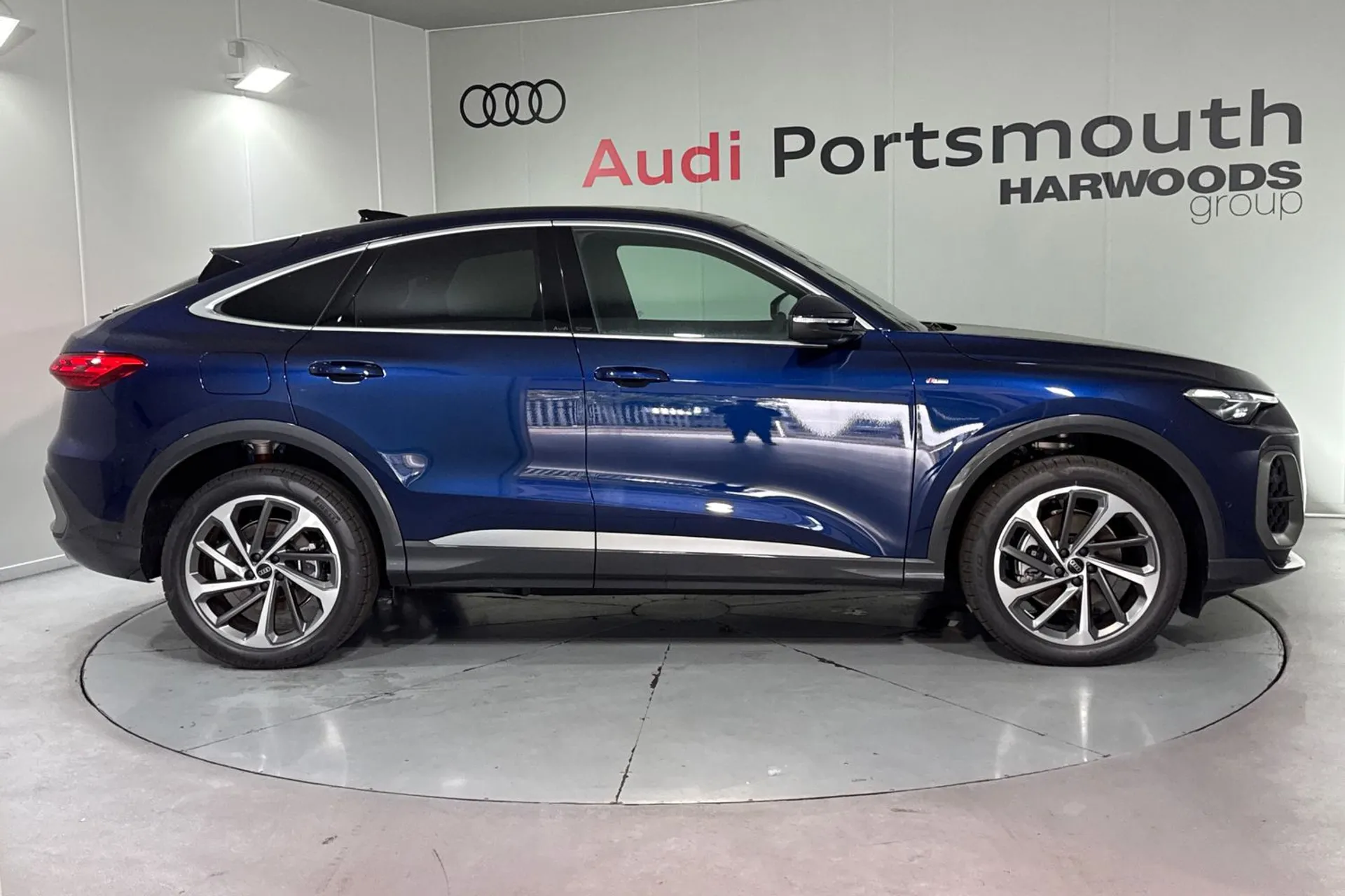 Audi Q5 thumbnail image number 2
