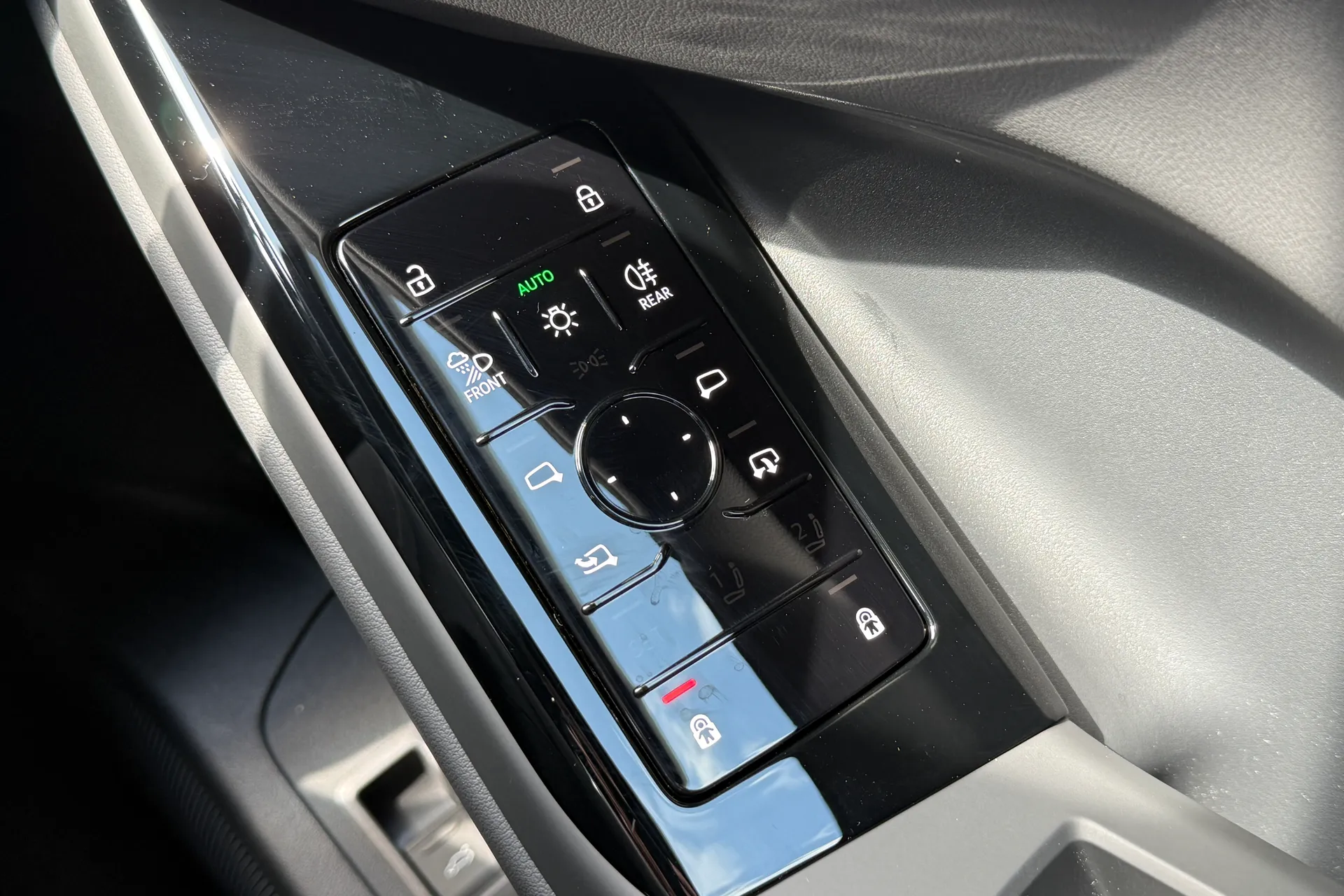 Audi Q6 e-tron thumbnail image number 19