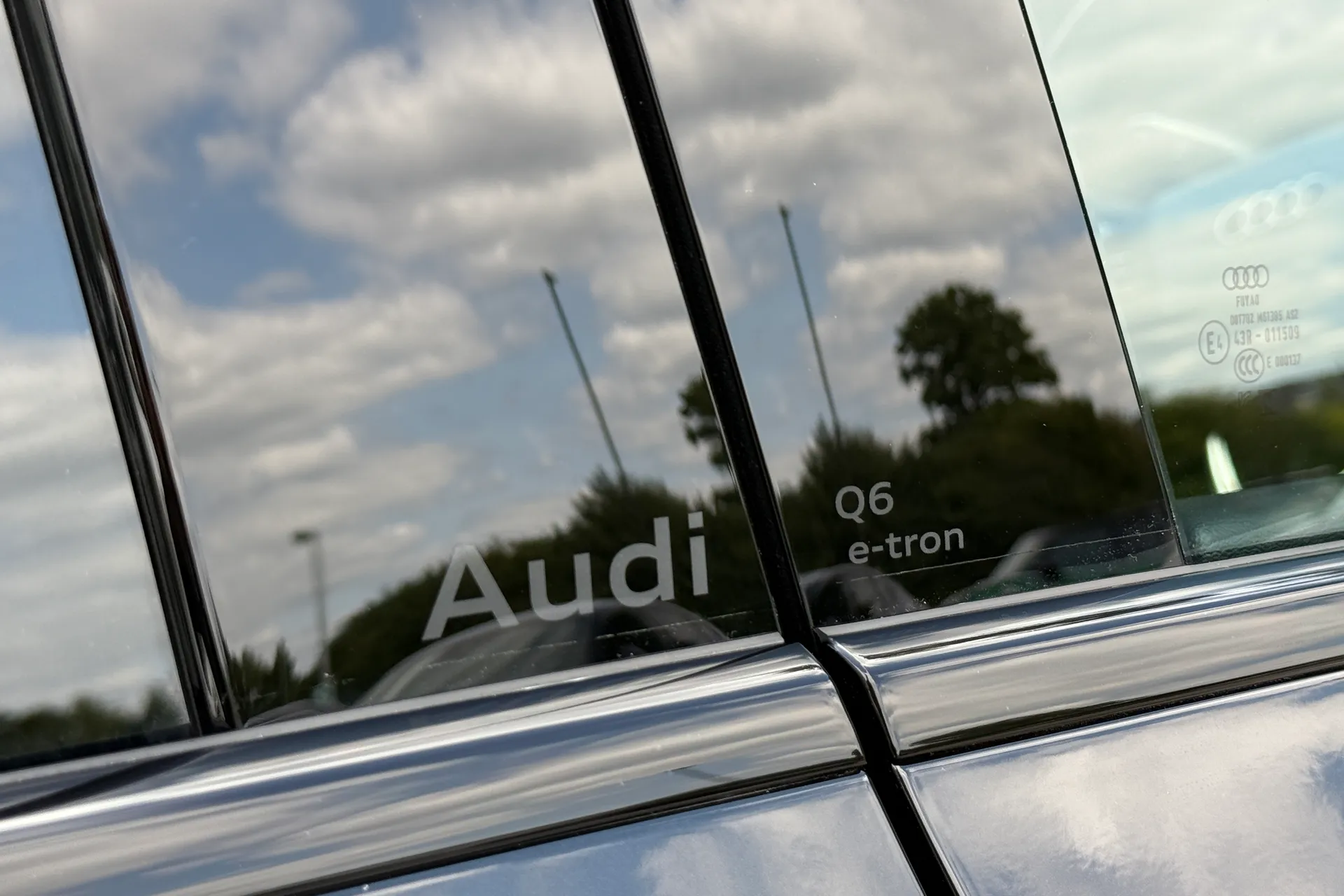 Audi Q6 e-tron thumbnail image number 15