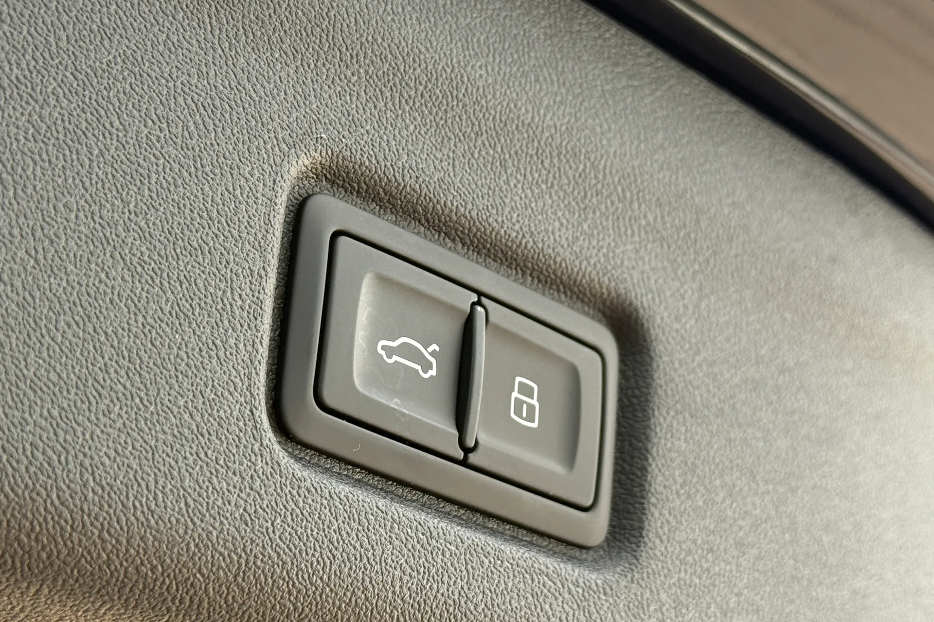 Audi Q6 e-tron thumbnail image number 44