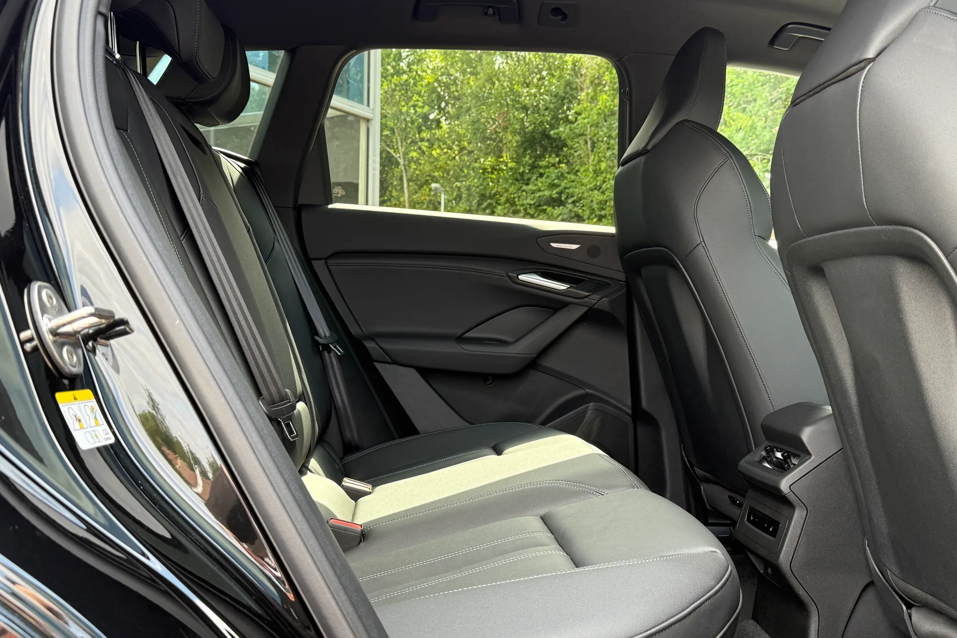 Audi Q6 e-tron thumbnail image number 32