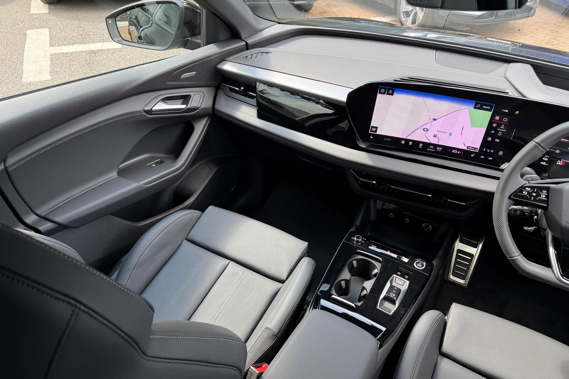 Audi Q6 e-tron thumbnail image number 36