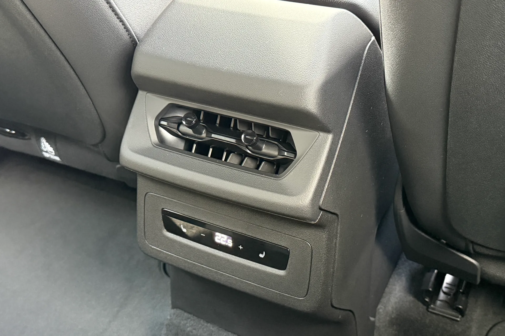 Audi Q6 e-tron thumbnail image number 40