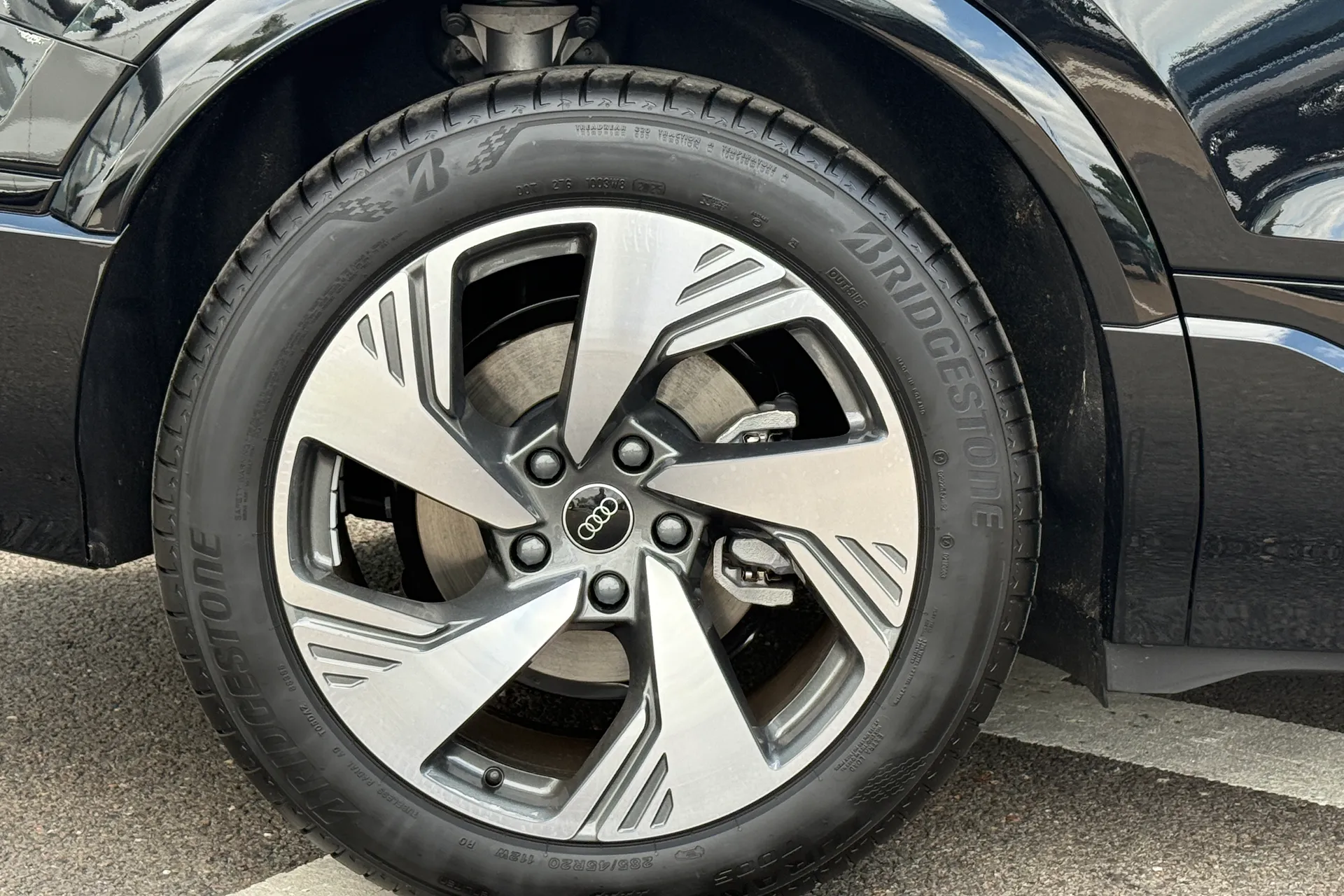 Audi Q6 e-tron thumbnail image number 10