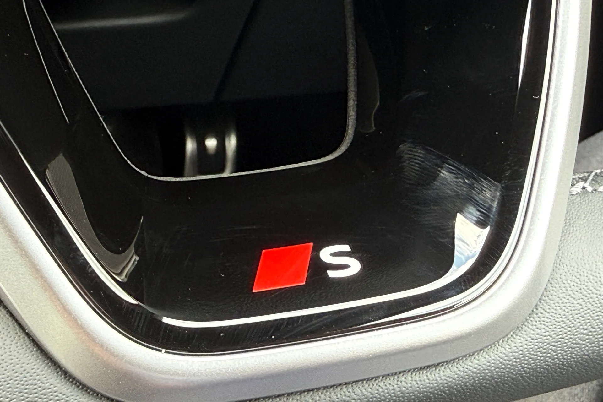 Audi Q6 e-tron thumbnail image number 18