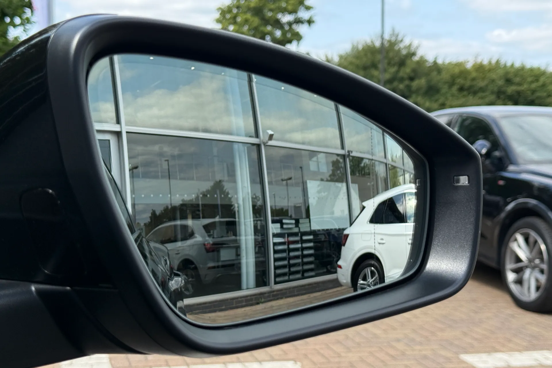 Audi Q6 e-tron thumbnail image number 27