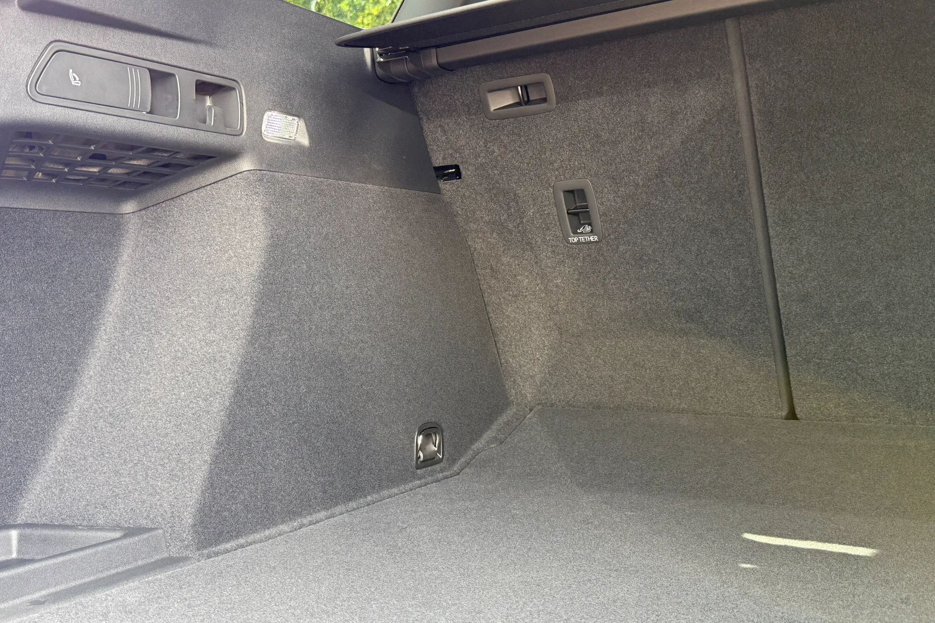 Audi Q6 e-tron thumbnail image number 45