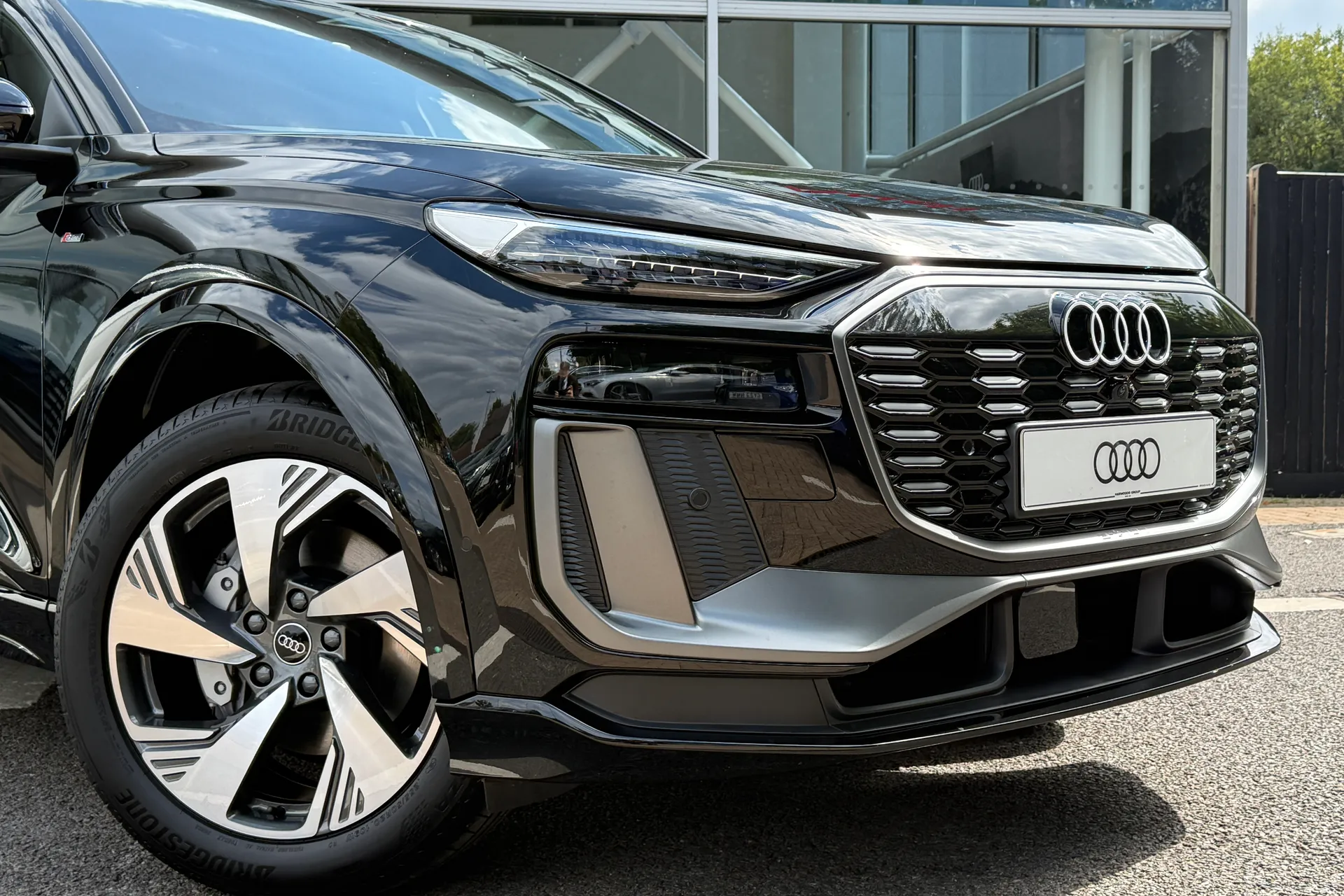 Audi Q6 e-tron thumbnail image number 5