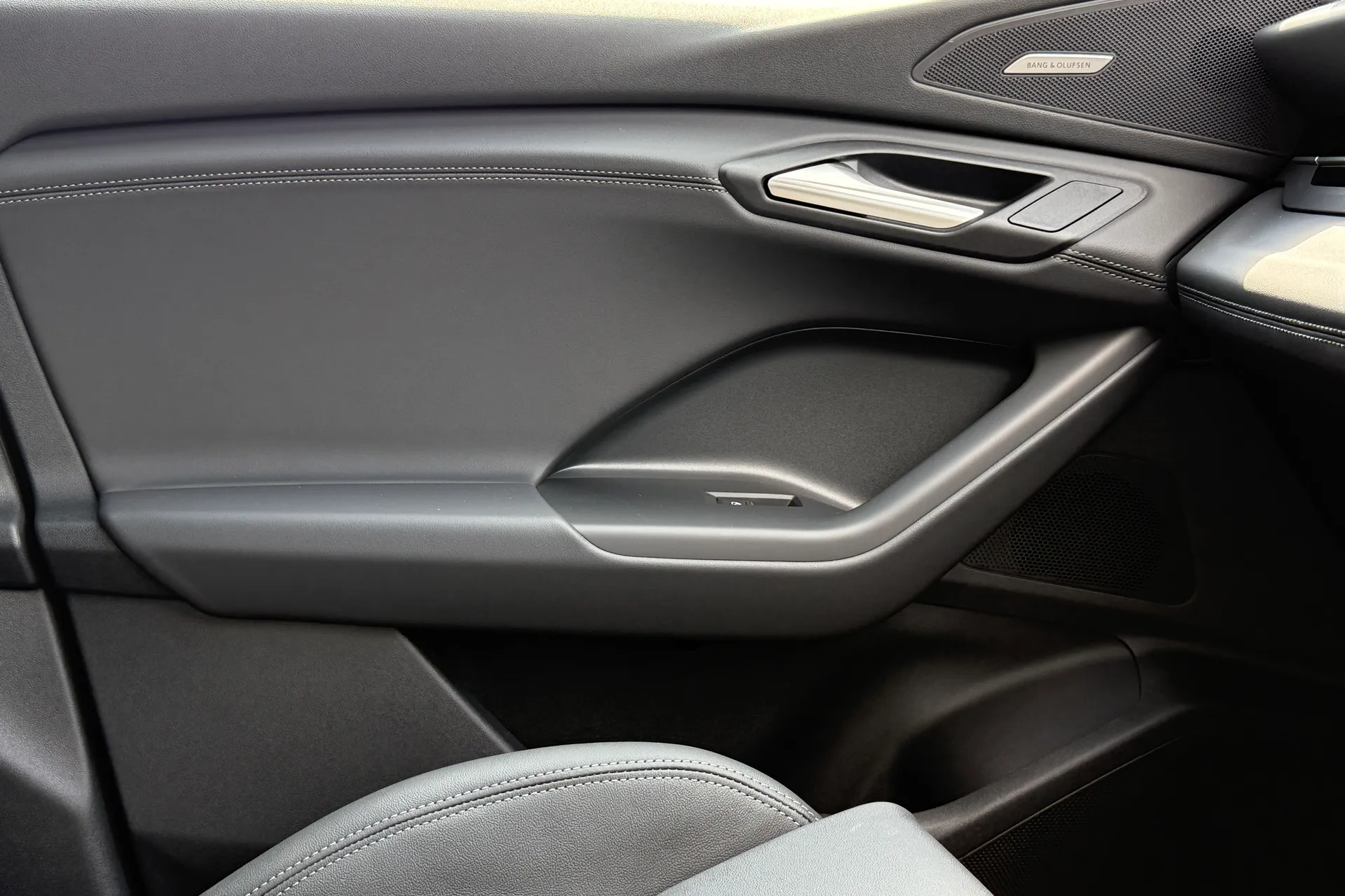 Audi Q6 e-tron thumbnail image number 24