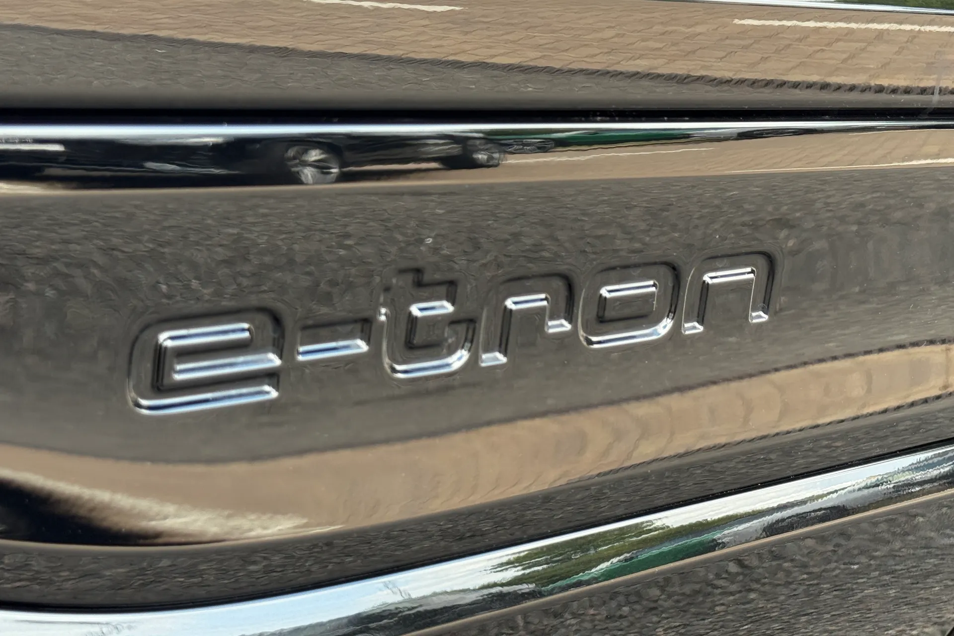 Audi Q6 e-tron thumbnail image number 14