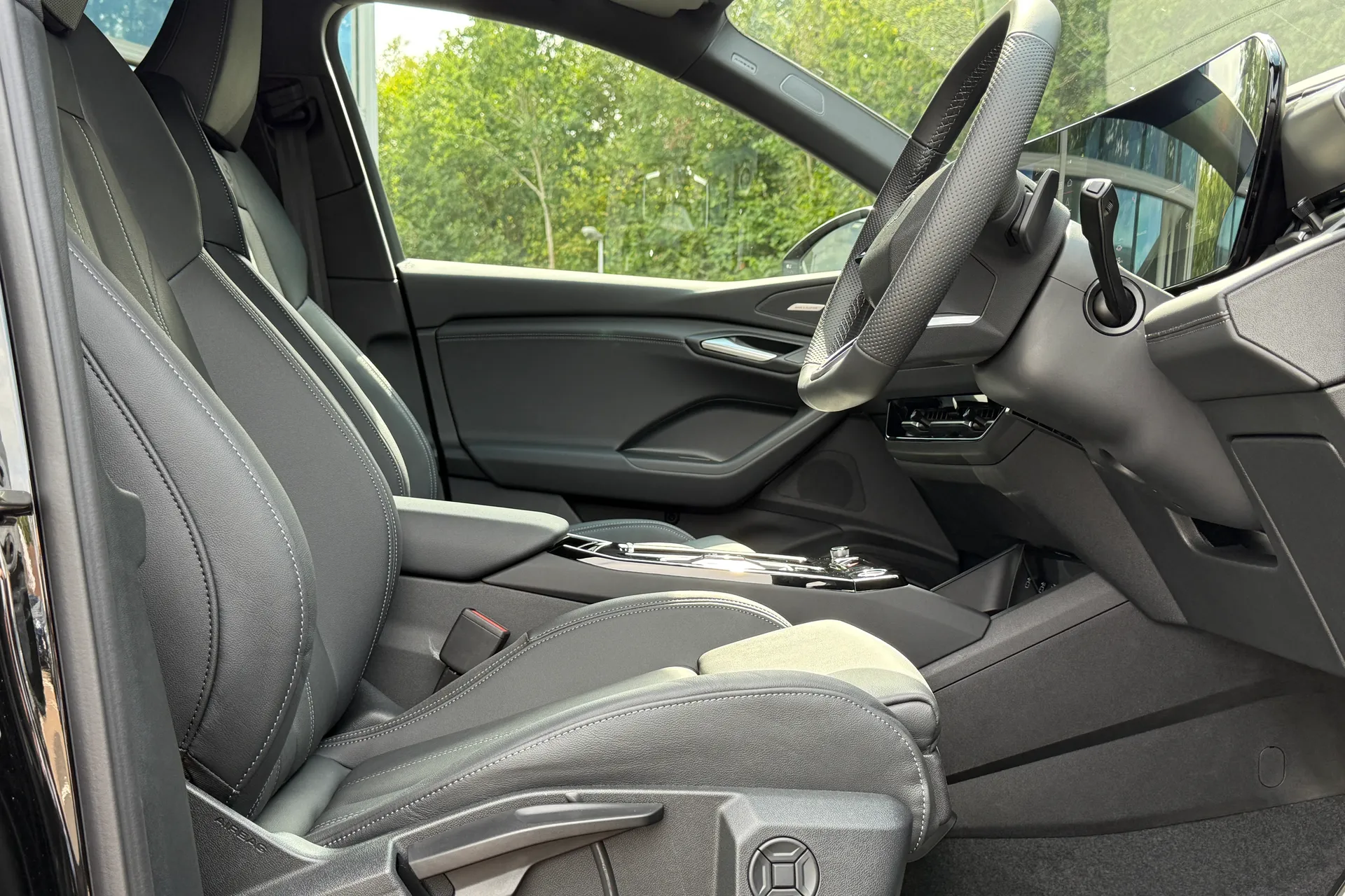 Audi Q6 e-tron thumbnail image number 30