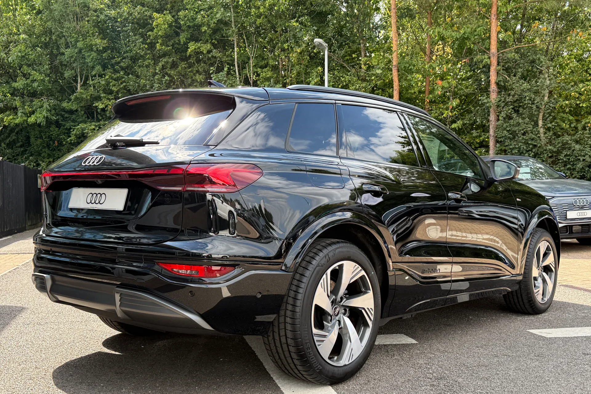 Audi Q6 e-tron thumbnail image number 31