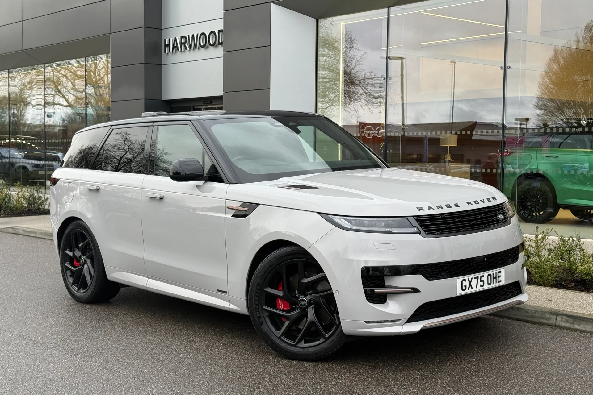 LAND ROVER RANGE ROVER SPORT focused image