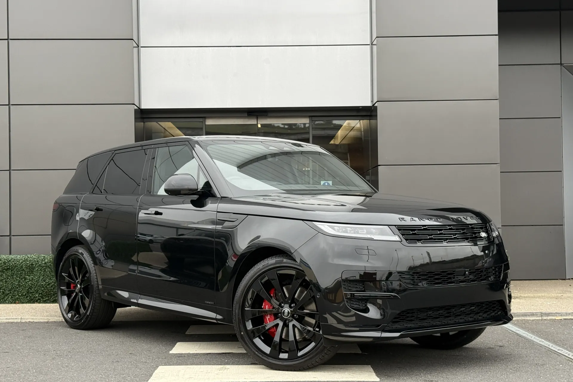 LAND ROVER RANGE ROVER SPORT focused image